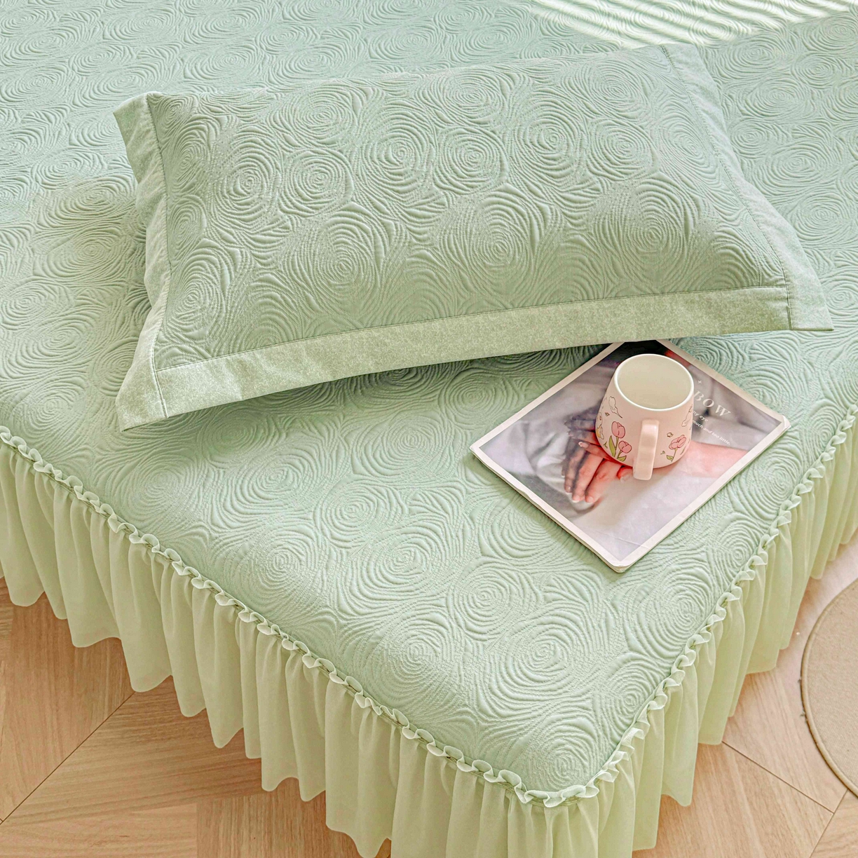 91家纺网 家纺一手货源 找家纺 席匠 2026新款云柔玫瑰系列平铺款床裙款凉席席子 薄荷绿-床裙款