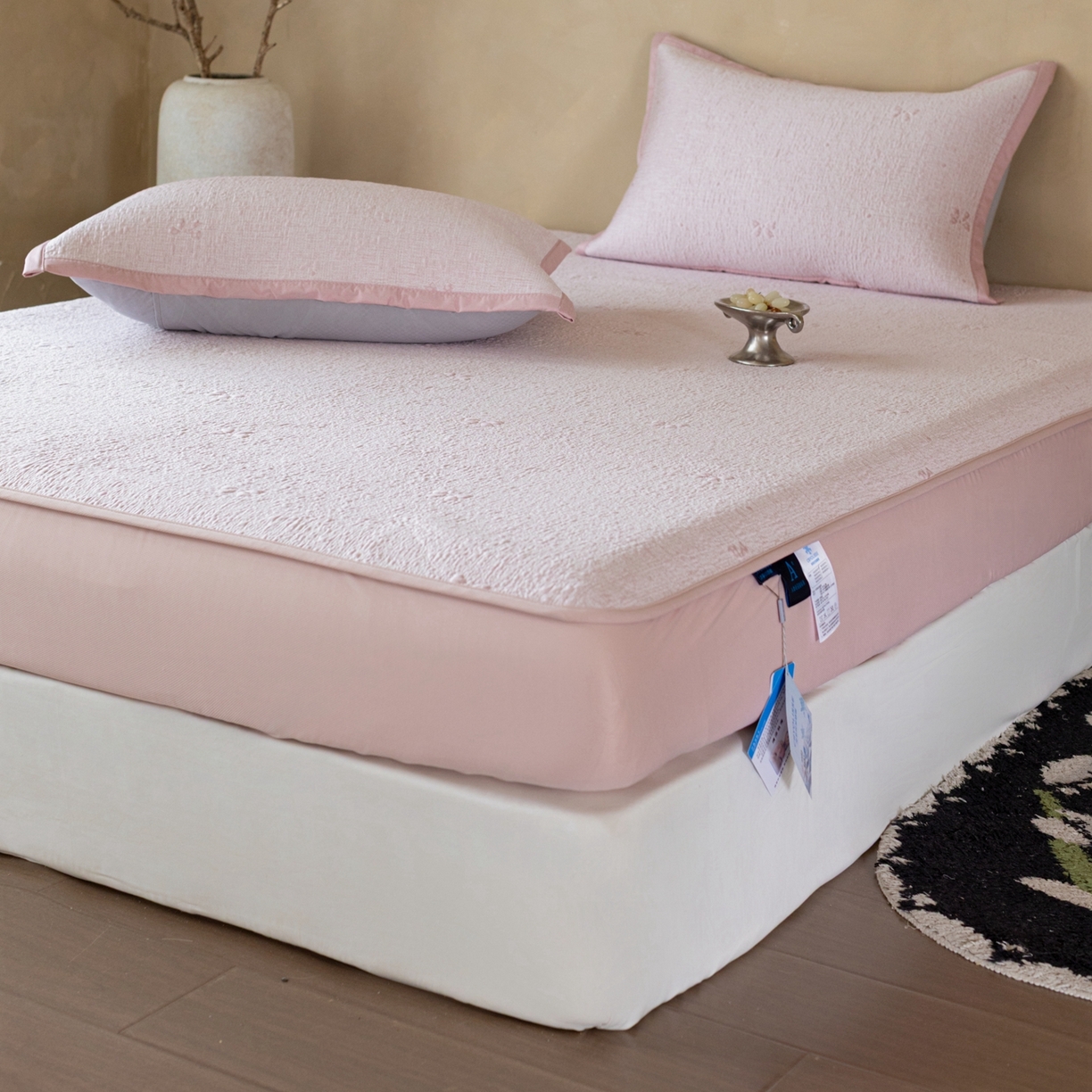 91家纺网 家纺一手货源 找家纺 云上 2026新款冷萃丝三明治凉感席凉席席子-蝴蝶结系列 蝴蝶结床笠款-粉色