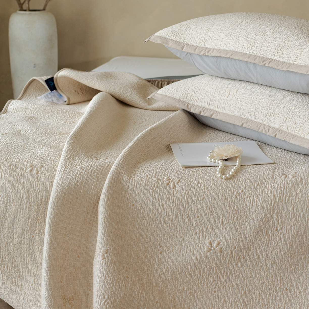 91家纺网 家纺一手货源 找家纺 云上 2026新款冷萃丝三明治凉感席凉席席子-蝴蝶结系列 蝴蝶结床笠款-香槟色