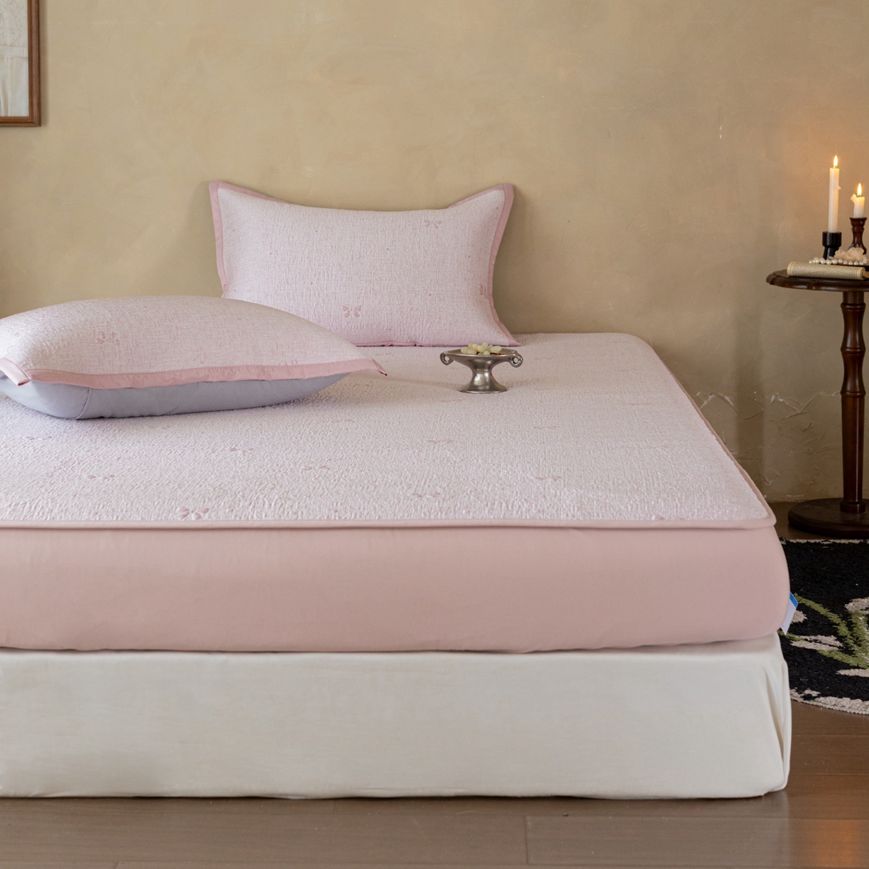 91家纺网 家纺一手货源 找家纺 云上 2026新款冷萃丝三明治凉感席凉席席子-蝴蝶结系列 蝴蝶结床笠款-粉色