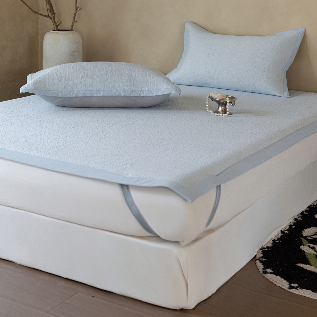 91家纺网 家纺一手货源 找家纺 云上 2026新款冷萃丝三明治凉感席凉席席子-蝴蝶结系列 蝴蝶结床席款-蓝色