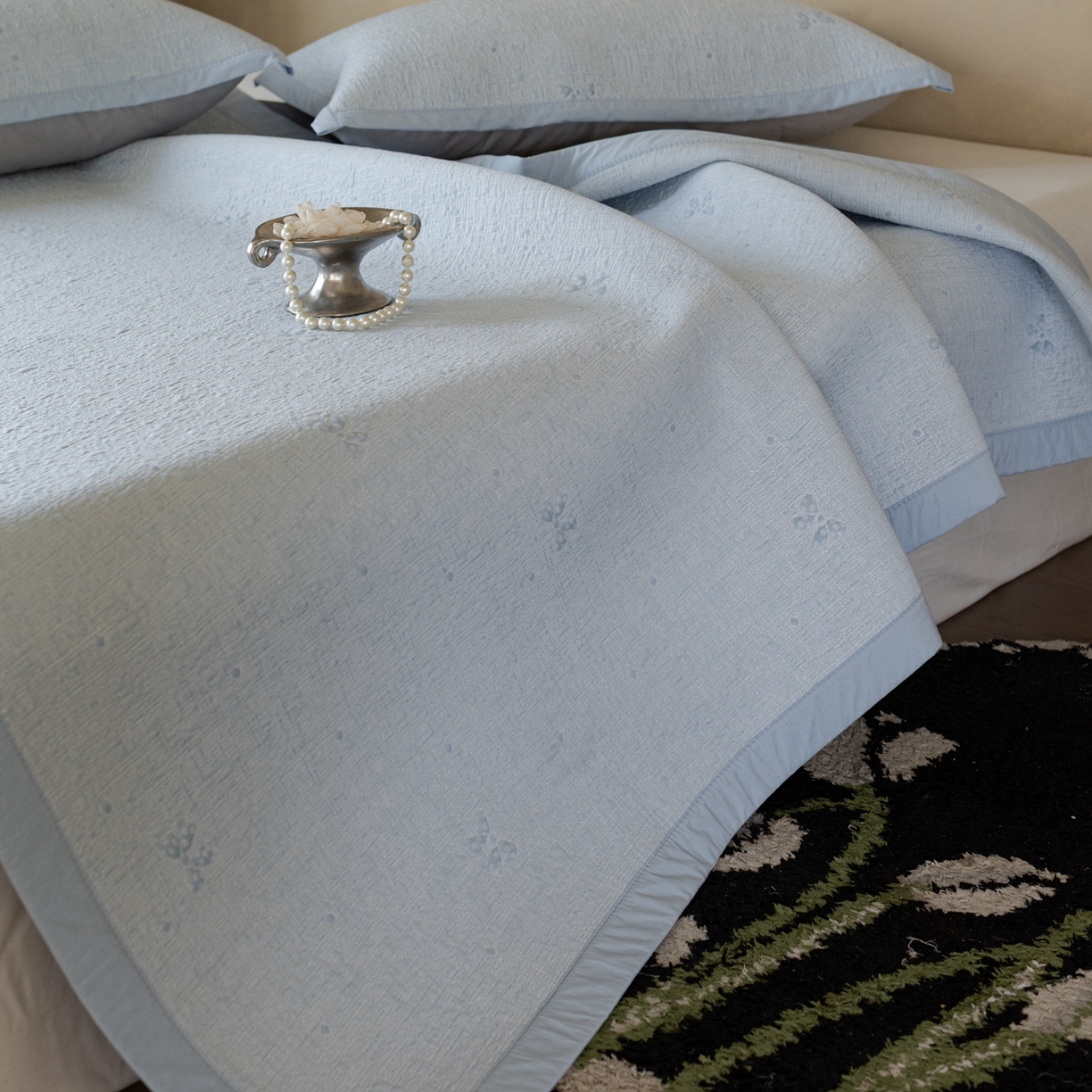 91家纺网 家纺一手货源 找家纺 云上 2026新款冷萃丝三明治凉感席凉席席子-蝴蝶结系列 蝴蝶结床席款-蓝色