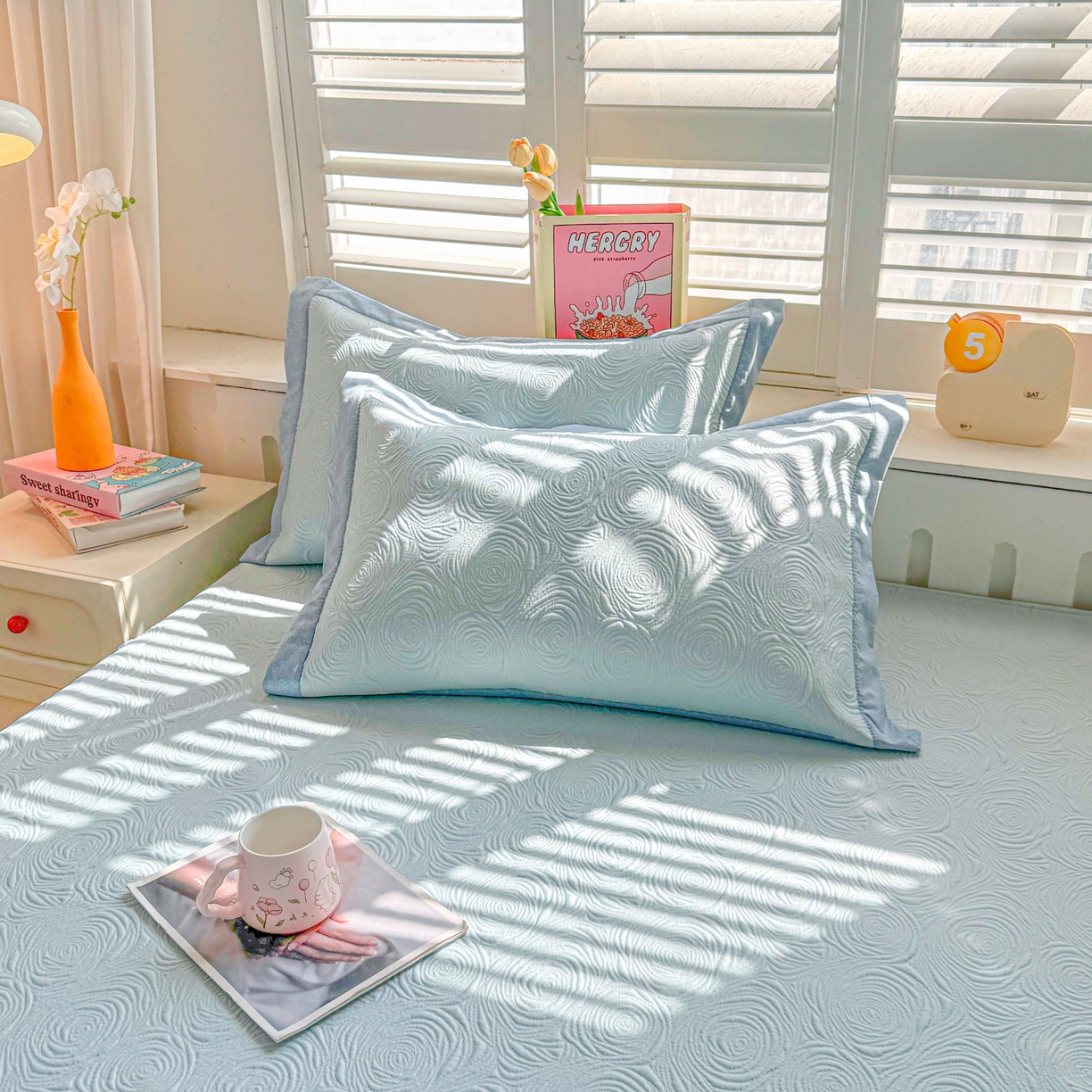 91家纺网 家纺一手货源 找家纺 席匠 2026新款云柔玫瑰系列平铺款床裙款凉席席子 湖水蓝-床裙款