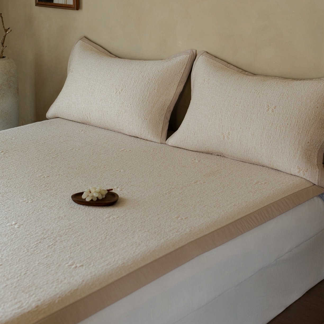 91家纺网 家纺一手货源 找家纺 云上 2026新款冷萃丝三明治凉感席凉席席子-蝴蝶结系列 蝴蝶结床席款-香槟色