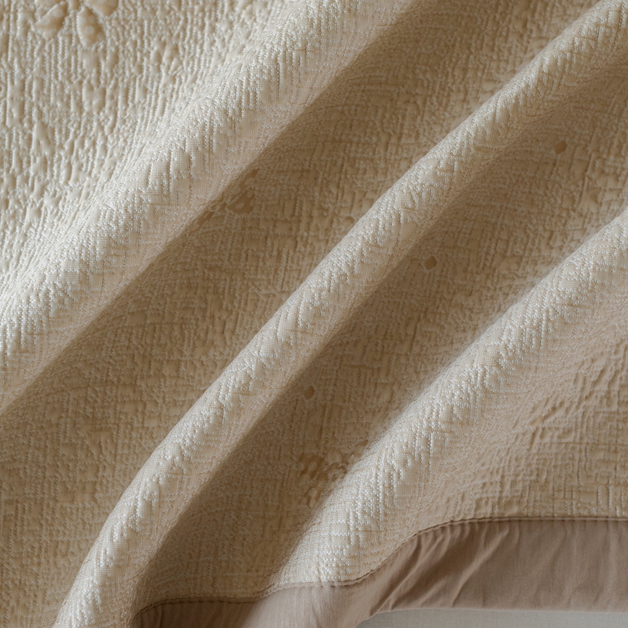 91家纺网 家纺一手货源 找家纺 云上 2026新款冷萃丝三明治凉感席凉席席子-蝴蝶结系列 蝴蝶结床席款-香槟色