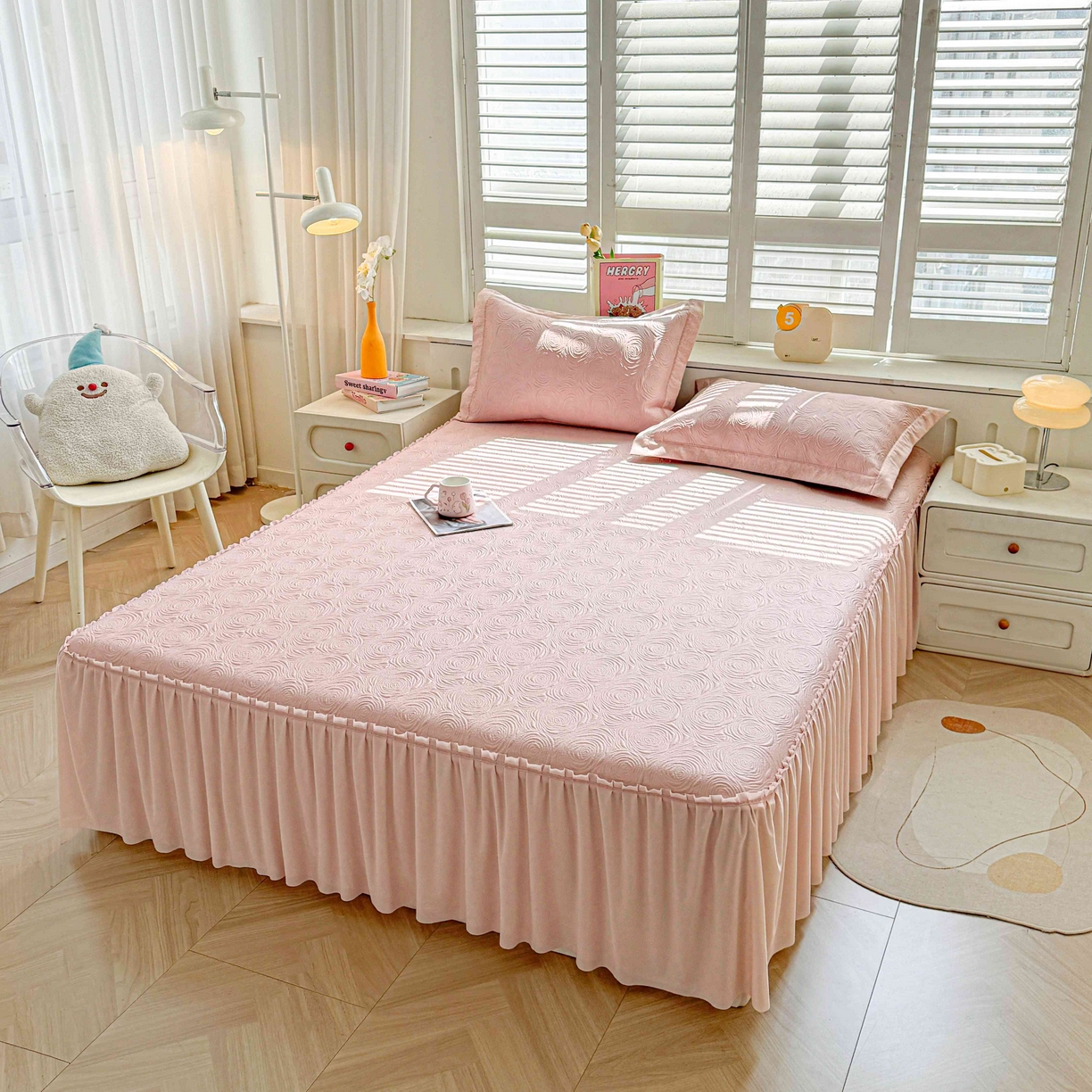 91家纺网 家纺一手货源 找家纺 席匠 2026新款云柔玫瑰系列平铺款床裙款凉席席子 樱花粉-床裙款