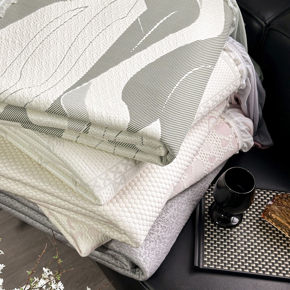 91家纺网 家纺一手货源 找家纺 （总）富馨莱 2026春夏新款PE乙纶高克重冰豆豆席凉感凉席单件床裙三件套支持一件定做尺寸