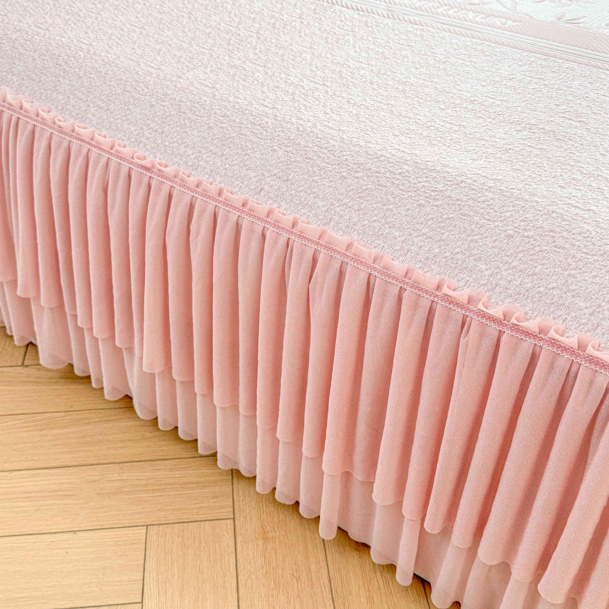 91家纺网 家纺一手货源 找家纺 席匠 2026新款LUX·奢序系列床裙款凉席席子 烟粉