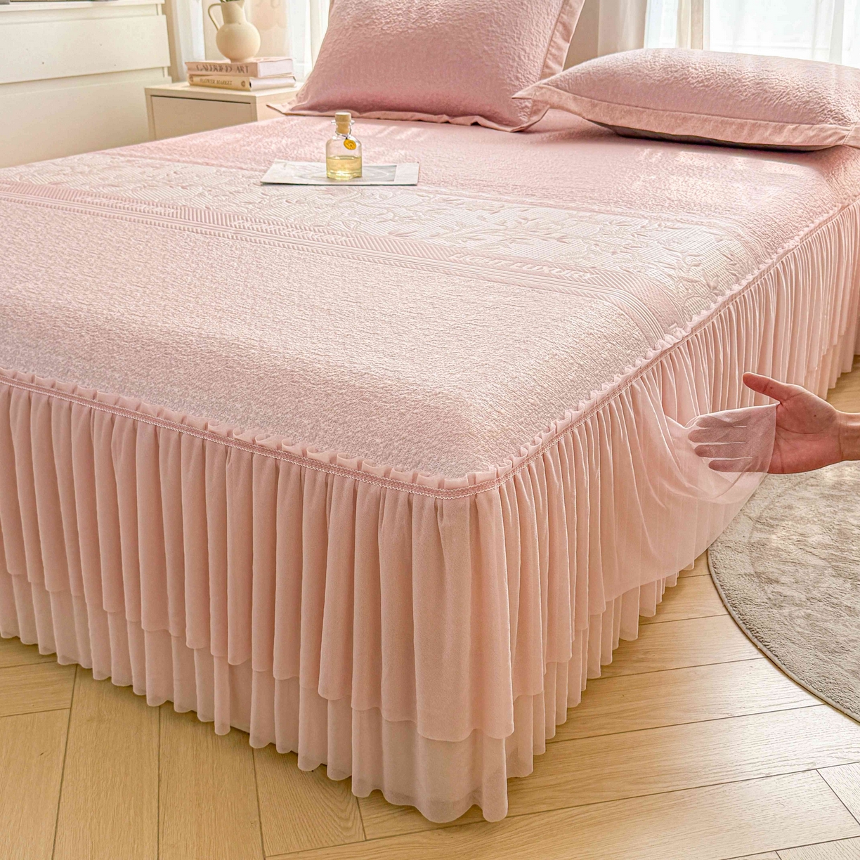 91家纺网 家纺一手货源 找家纺 席匠 2026新款LUX·奢序系列床裙款凉席席子 烟粉