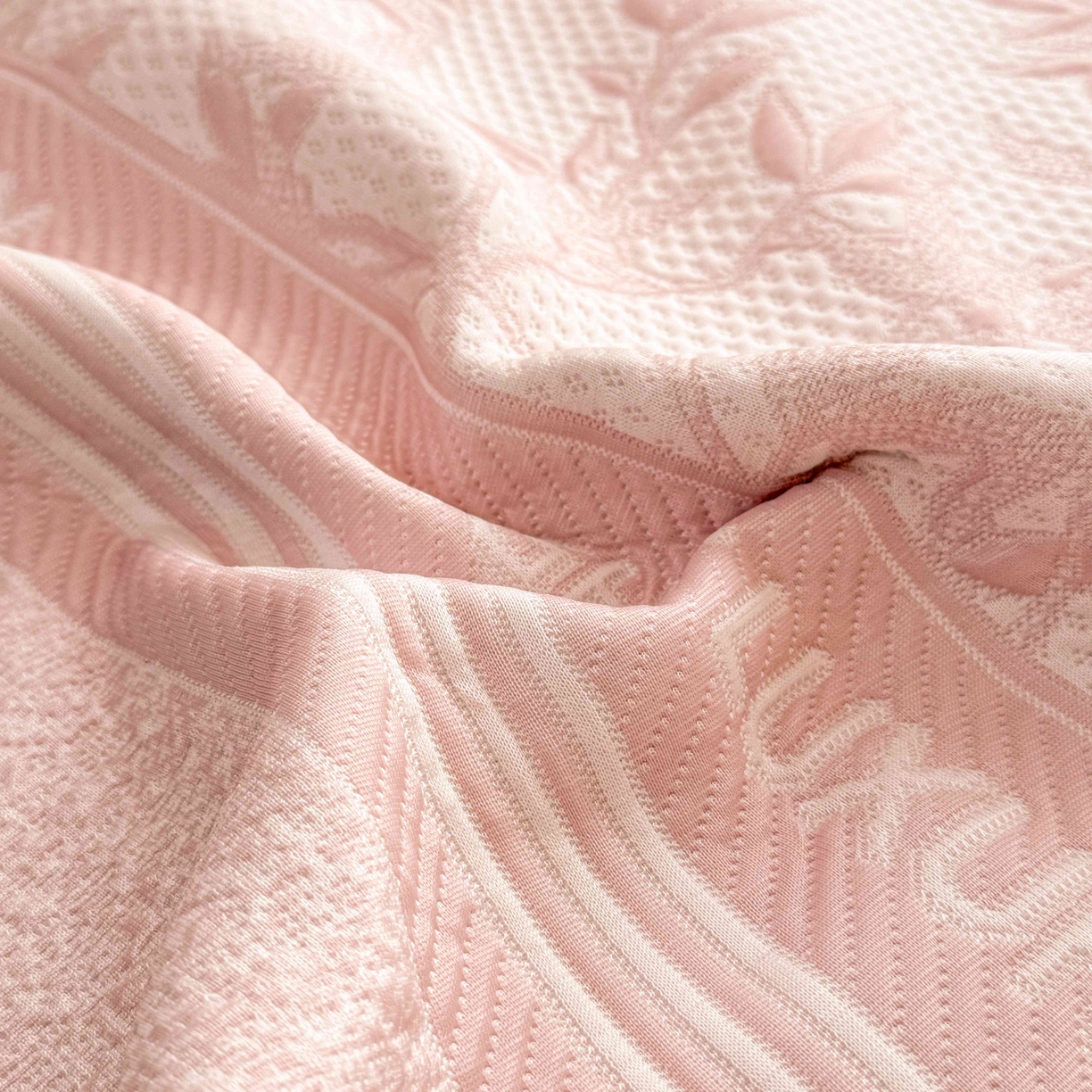 91家纺网 家纺一手货源 找家纺 席匠 2026新款LUX·奢序系列床裙款凉席席子 烟粉