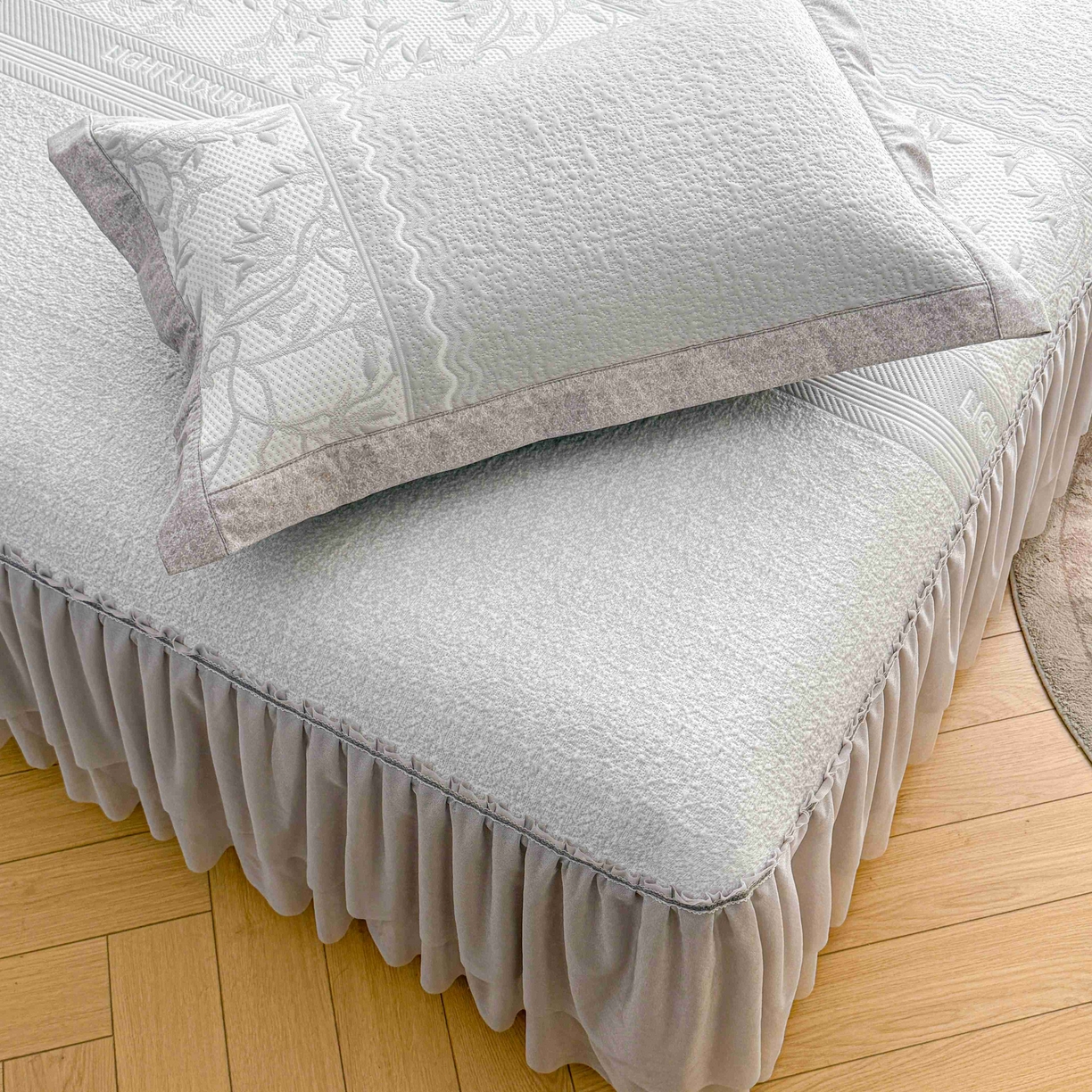 91家纺网 家纺一手货源 找家纺 席匠 2026新款LUX·奢序系列床裙款凉席席子 烟灰