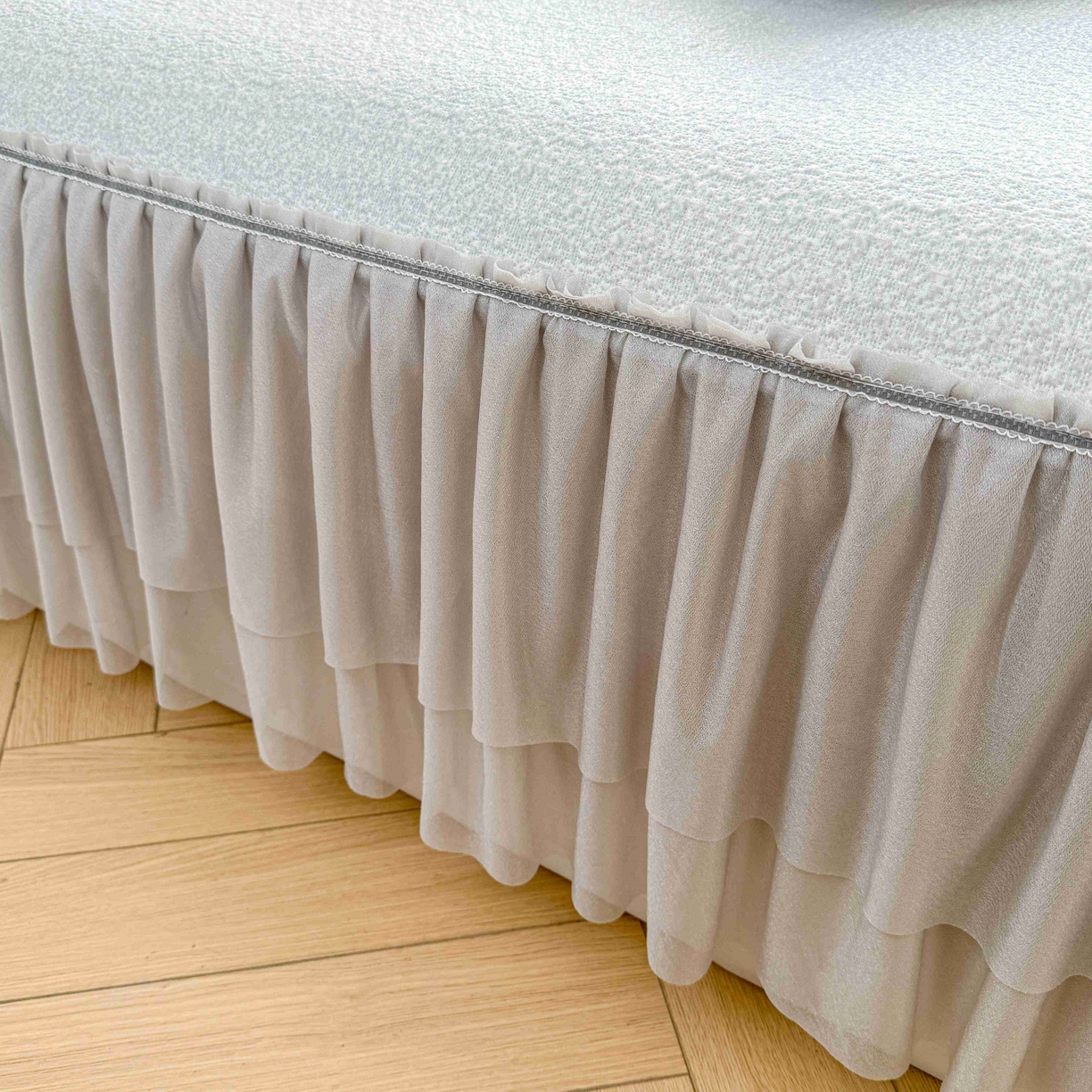 91家纺网 家纺一手货源 找家纺 席匠 2026新款LUX·奢序系列床裙款凉席席子 烟灰