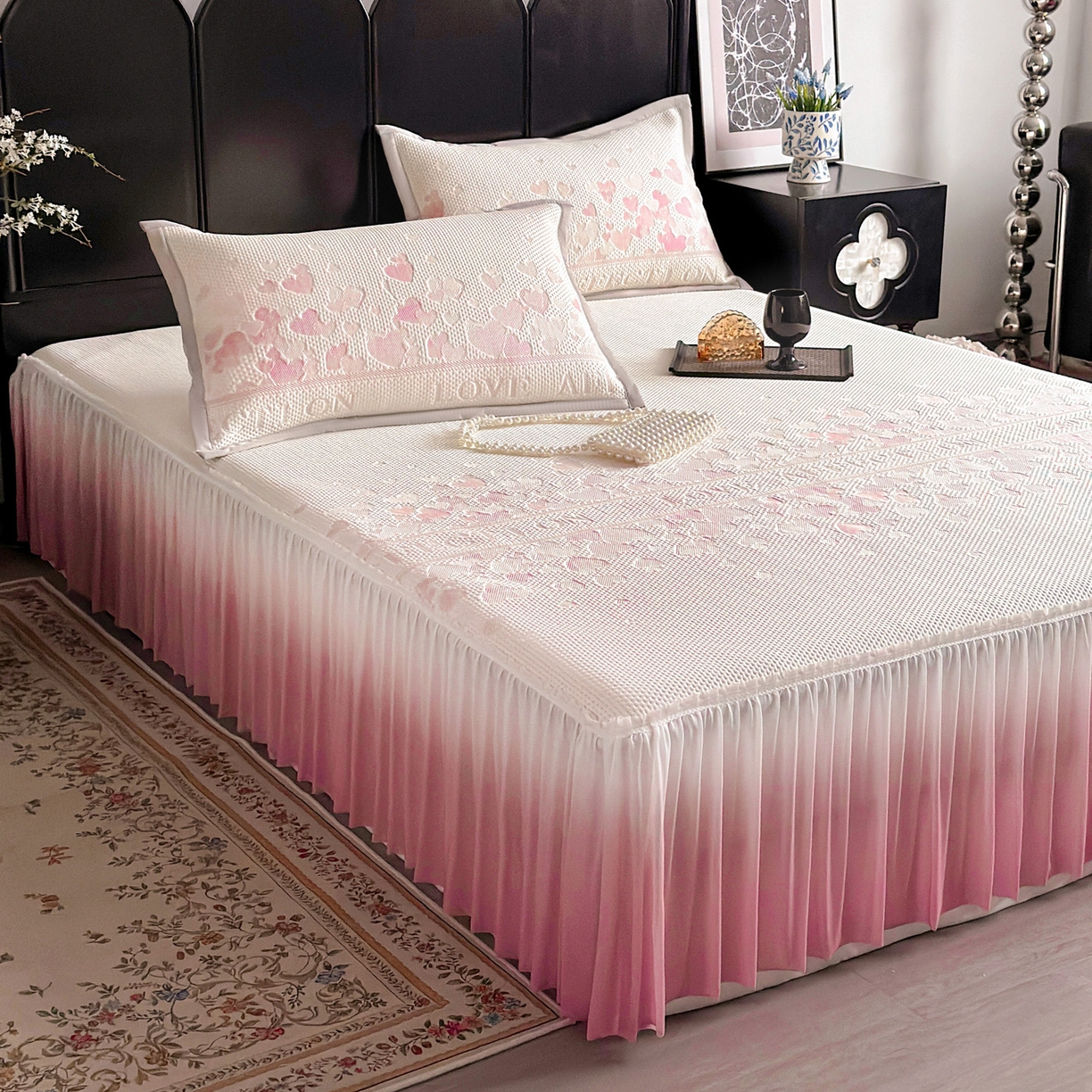 91家纺网 家纺一手货源 找家纺 富馨莱 2026春夏新款PE乙纶高克重冰豆豆席凉感凉席单件床裙三件套支持一件定做尺寸 爱意满满-粉