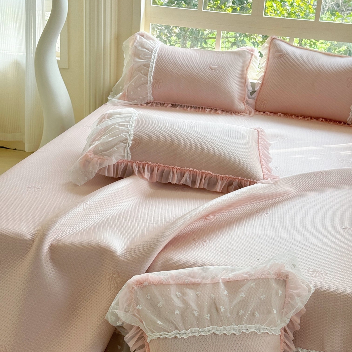 91家纺网 家纺一手货源 找家纺 席匠 2026新款针织软席凉感三件套-爱心系列 爱心床裙-粉