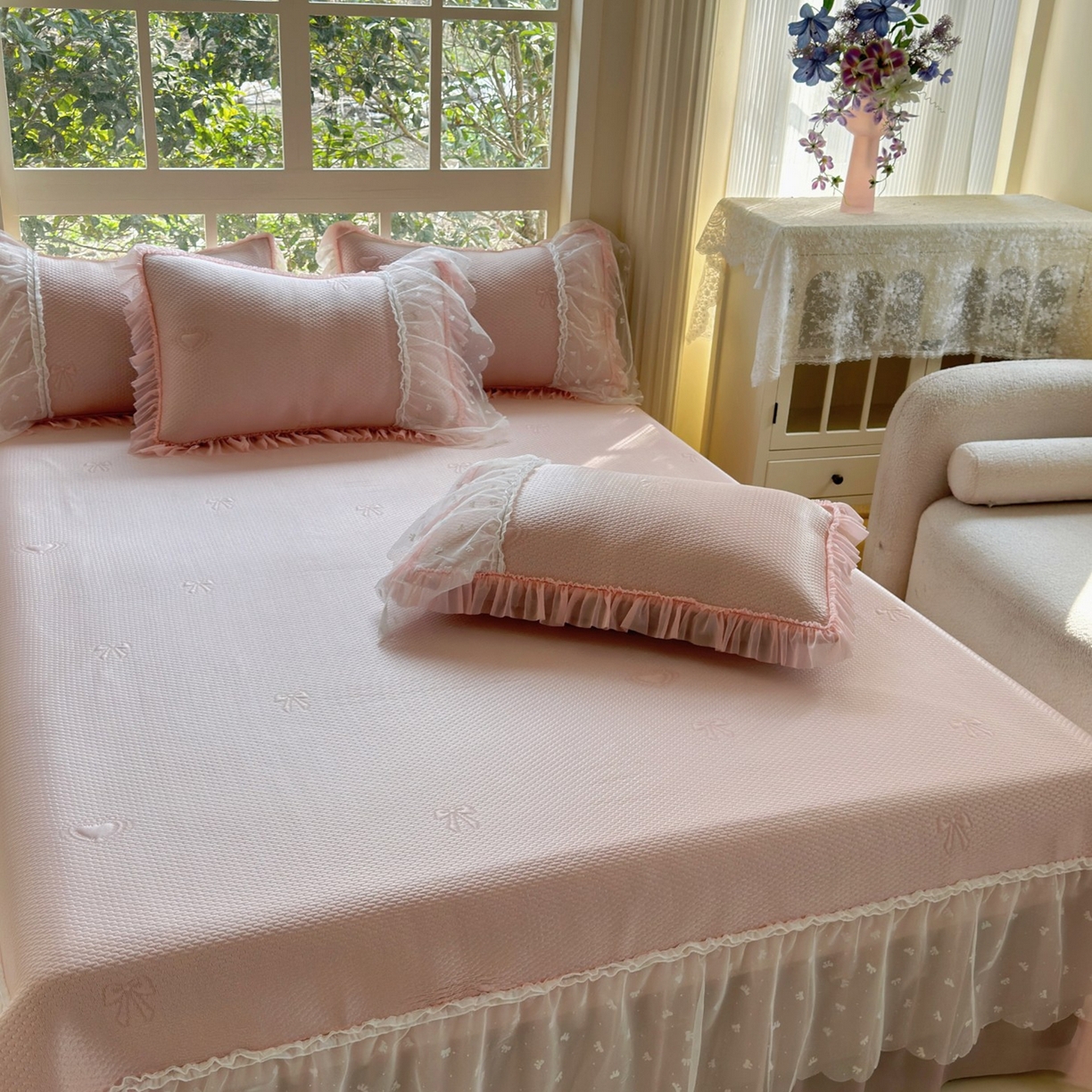 91家纺网 家纺一手货源 找家纺 席匠 2026新款针织软席凉感三件套-爱心系列 爱心床裙-粉