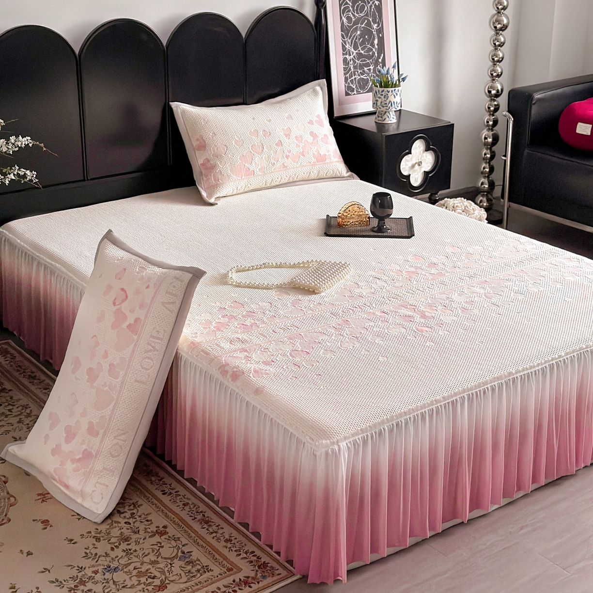 91家纺网 家纺一手货源 找家纺 富馨莱 2026春夏新款PE乙纶高克重冰豆豆席凉感凉席单件床裙三件套支持一件定做尺寸 爱意满满-粉