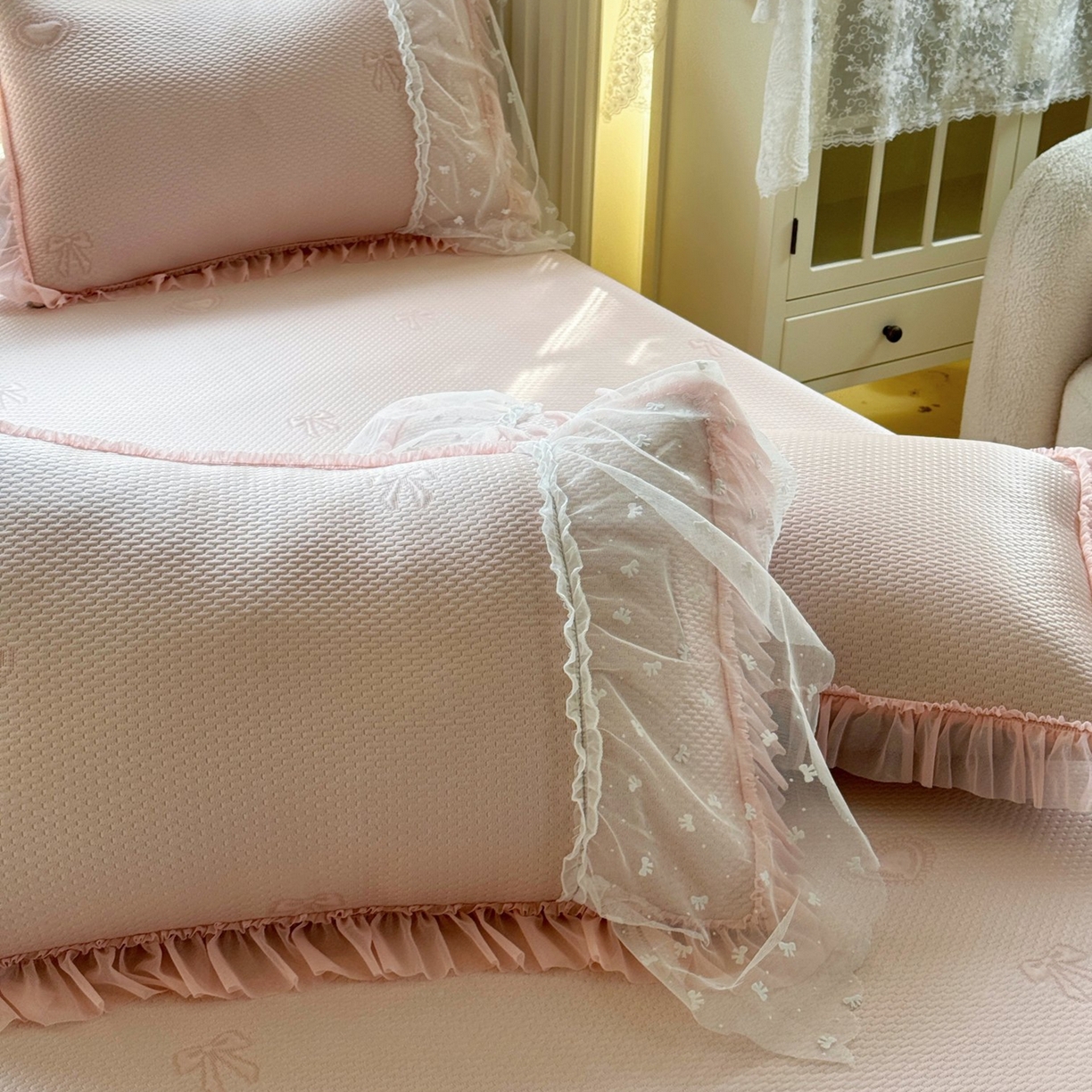 91家纺网 家纺一手货源 找家纺 席匠 2026新款针织软席凉感三件套-爱心系列 爱心床裙-粉