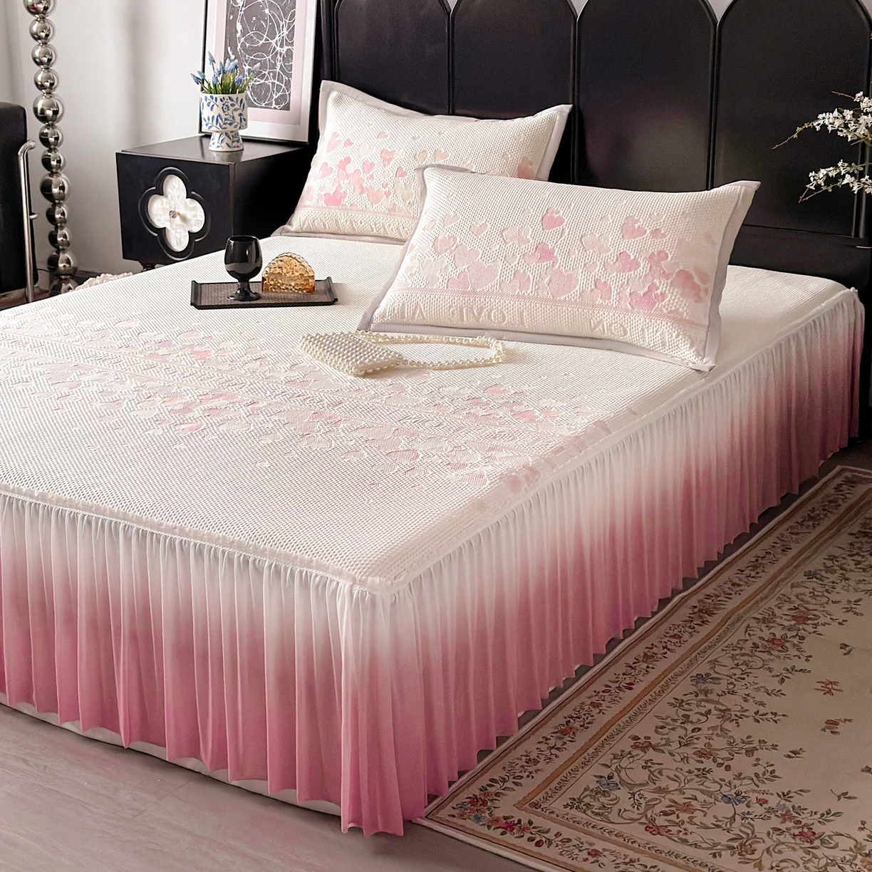 91家纺网 家纺一手货源 找家纺 富馨莱 2026春夏新款PE乙纶高克重冰豆豆席凉感凉席单件床裙三件套支持一件定做尺寸 爱意满满-粉