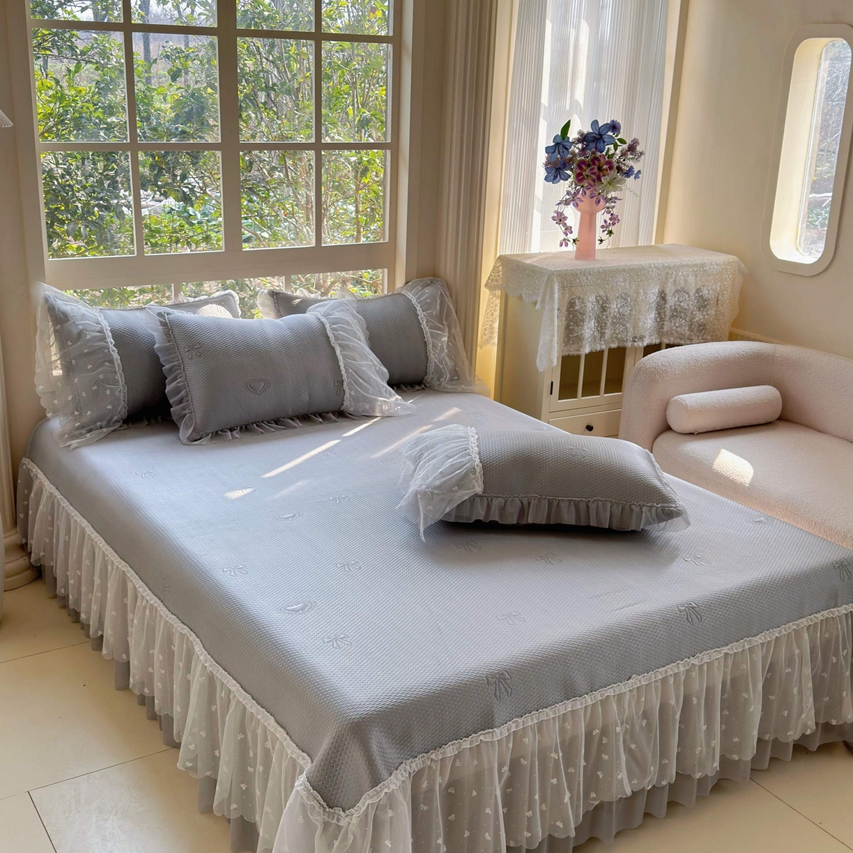 91家纺网 家纺一手货源 找家纺 席匠 2026新款针织软席凉感三件套-爱心系列 爱心床裙-灰