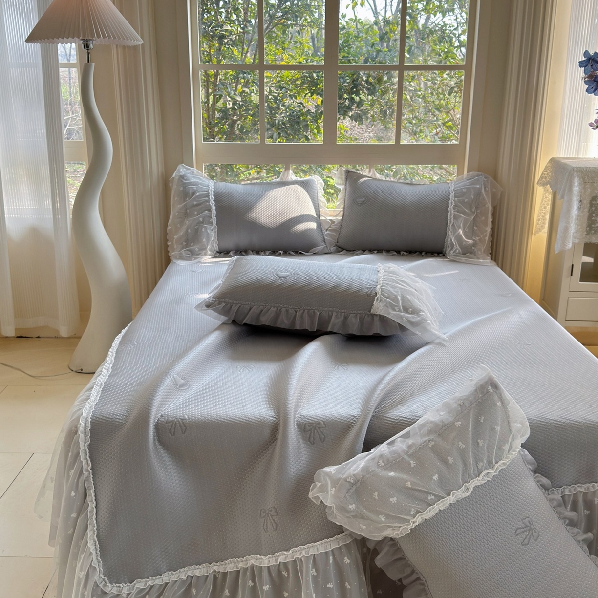 91家纺网 家纺一手货源 找家纺 席匠 2026新款针织软席凉感三件套-爱心系列 爱心床裙-灰