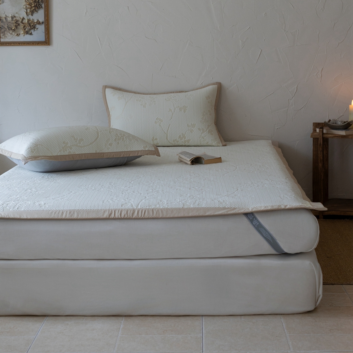 91家纺网 家纺一手货源 找家纺 云上 2026新款冷萃丝三明治凉感席凉席席子-花漾系列 花漾床席款-米黄