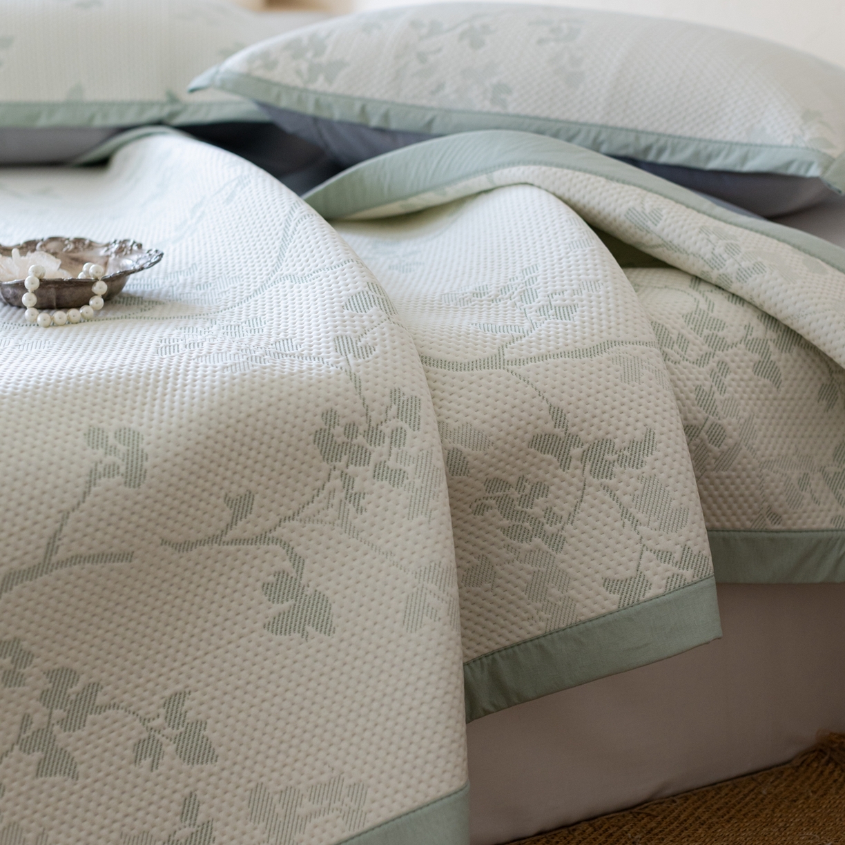 91家纺网 家纺一手货源 找家纺 云上 2026新款冷萃丝三明治凉感席凉席席子-花漾系列 花漾床席款-绿