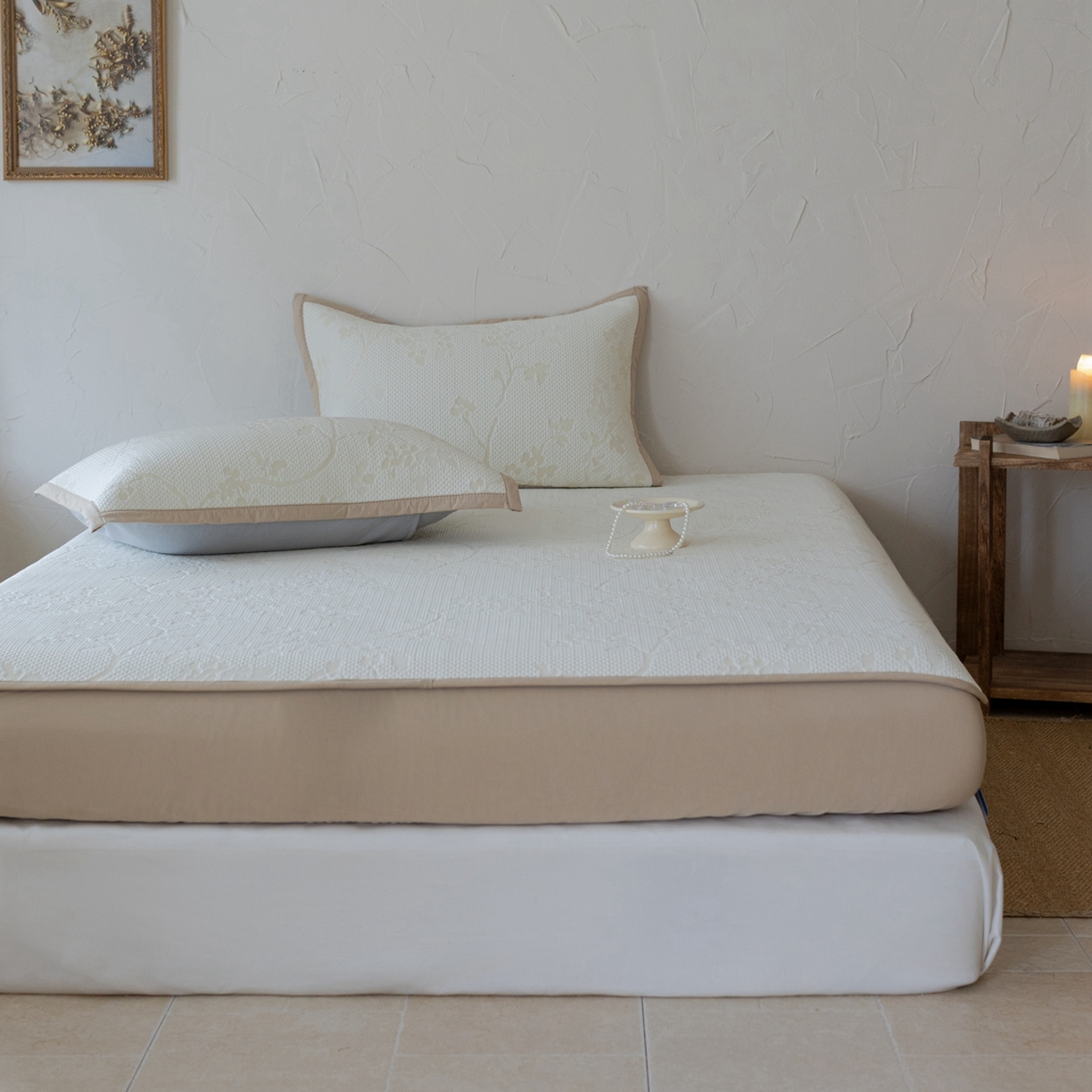 91家纺网 家纺一手货源 找家纺 云上 2026新款冷萃丝三明治凉感席凉席席子-花漾系列 花漾床笠款-米黄