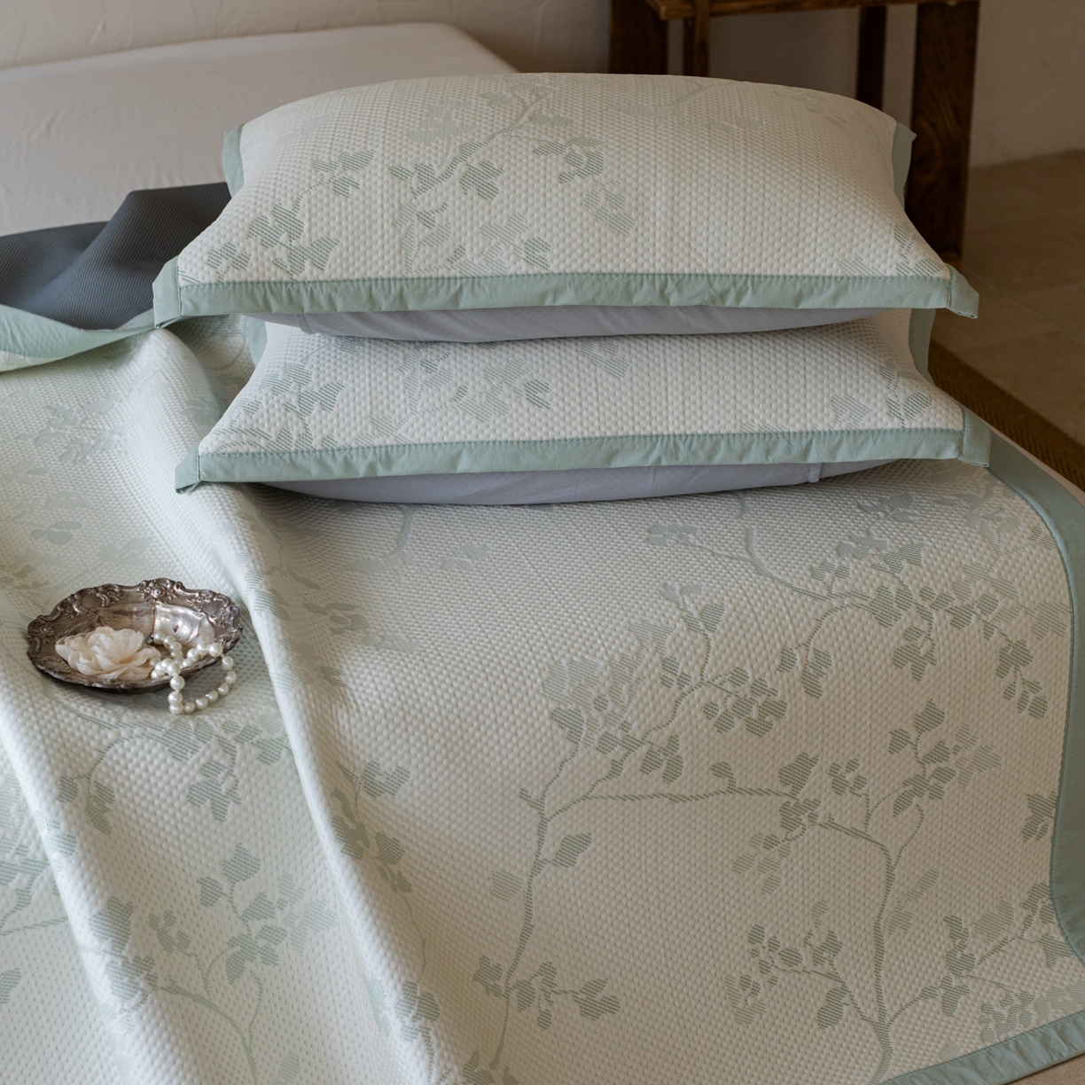 91家纺网 家纺一手货源 找家纺 云上 2026新款冷萃丝三明治凉感席凉席席子-花漾系列 花漾床席款-绿