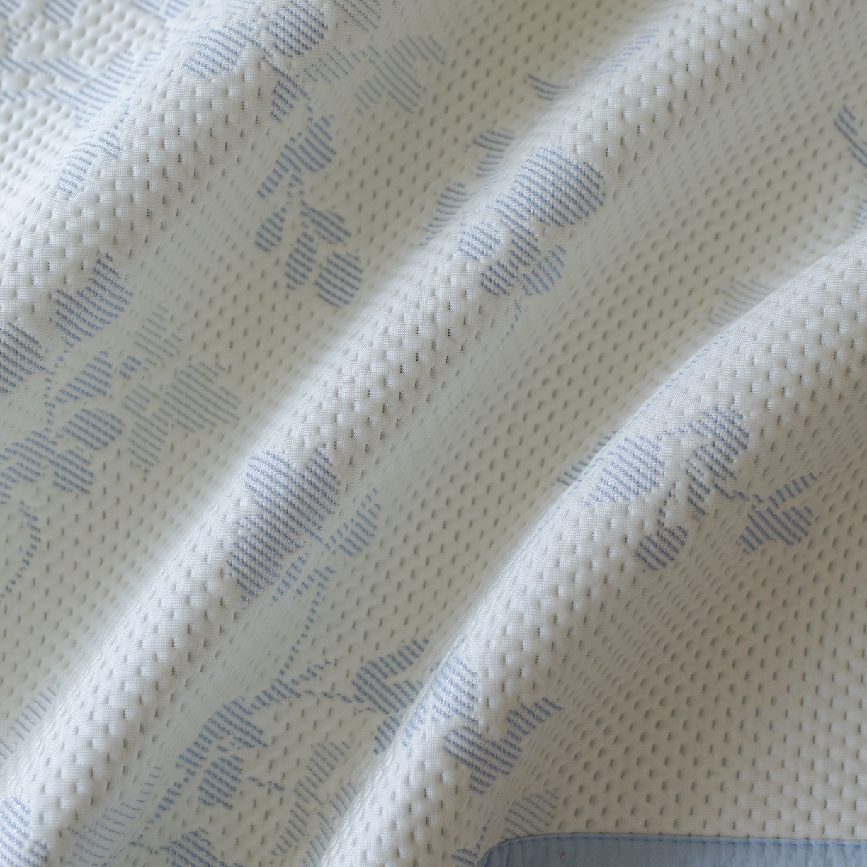 91家纺网 家纺一手货源 找家纺 云上 2026新款冷萃丝三明治凉感席凉席席子-花漾系列 花漾床席款-蓝色