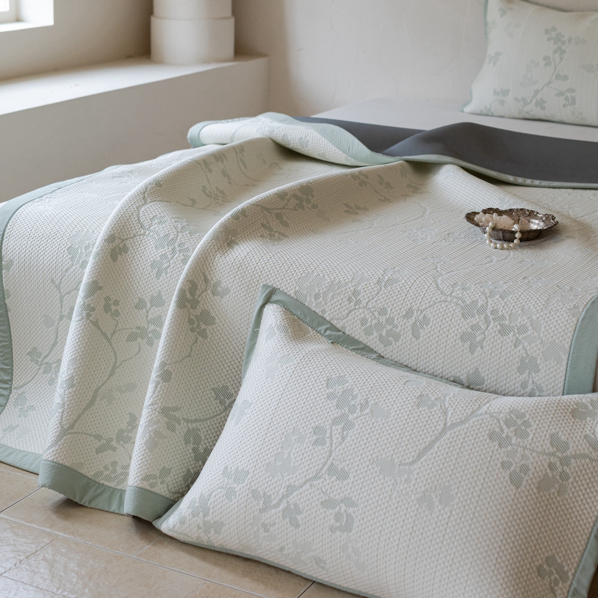 91家纺网 家纺一手货源 找家纺 云上 2026新款冷萃丝三明治凉感席凉席席子-花漾系列 花漾床席款-绿