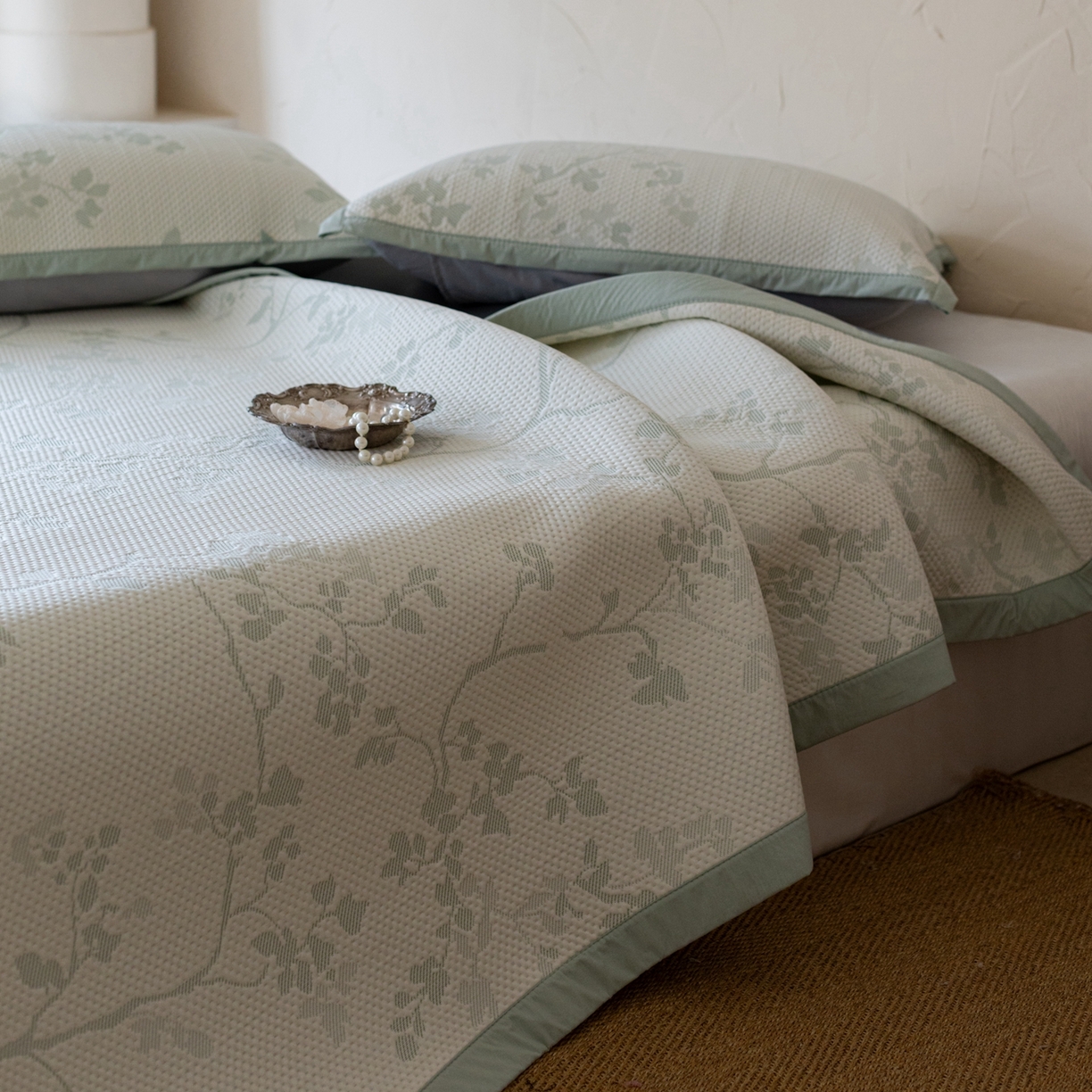 91家纺网 家纺一手货源 找家纺 云上 2026新款冷萃丝三明治凉感席凉席席子-花漾系列 花漾床席款-绿