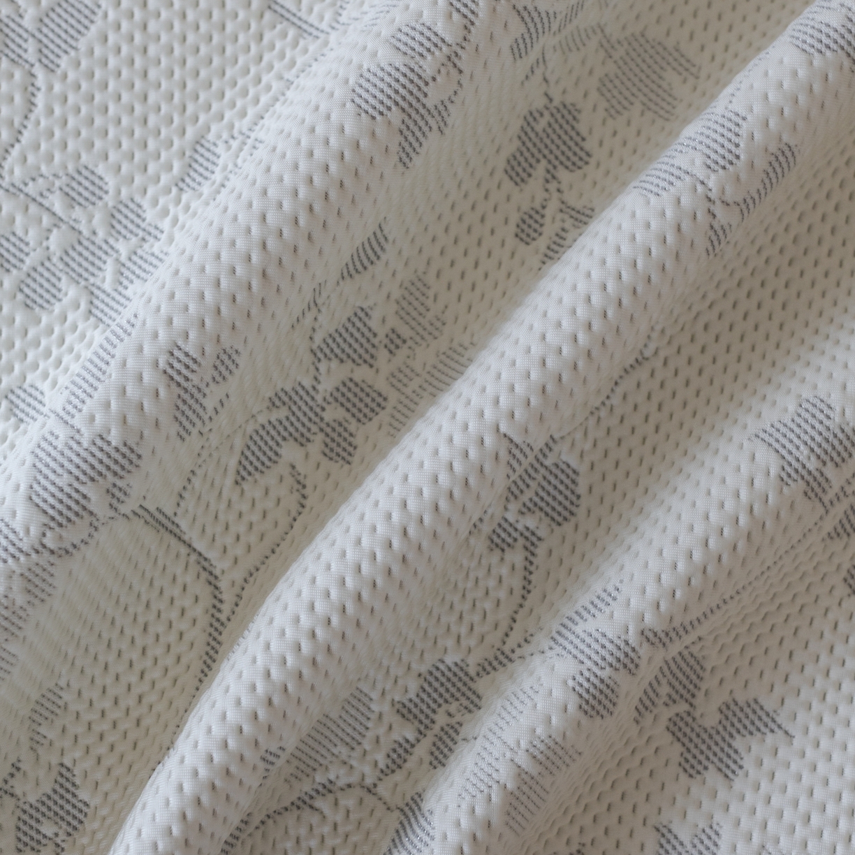 91家纺网 家纺一手货源 找家纺 云上 2026新款冷萃丝三明治凉感席凉席席子-花漾系列 花漾床笠款-灰