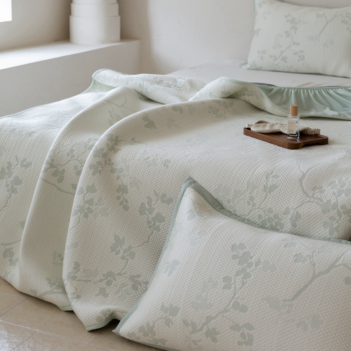 91家纺网 家纺一手货源 找家纺 云上 2026新款冷萃丝三明治凉感席凉席席子-花漾系列 花漾床笠款-绿