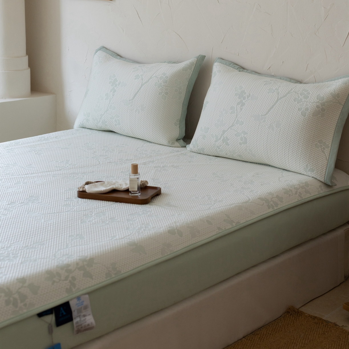 91家纺网 家纺一手货源 找家纺 云上 2026新款冷萃丝三明治凉感席凉席席子-花漾系列 花漾床笠款-绿