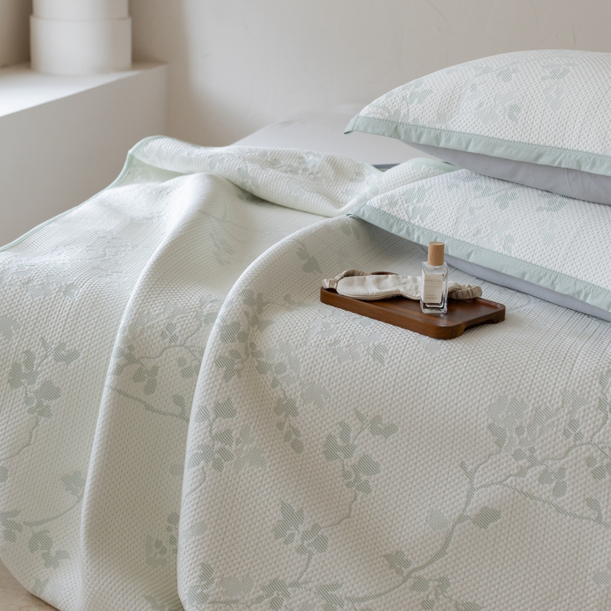 91家纺网 家纺一手货源 找家纺 云上 2026新款冷萃丝三明治凉感席凉席席子-花漾系列 花漾床笠款-绿