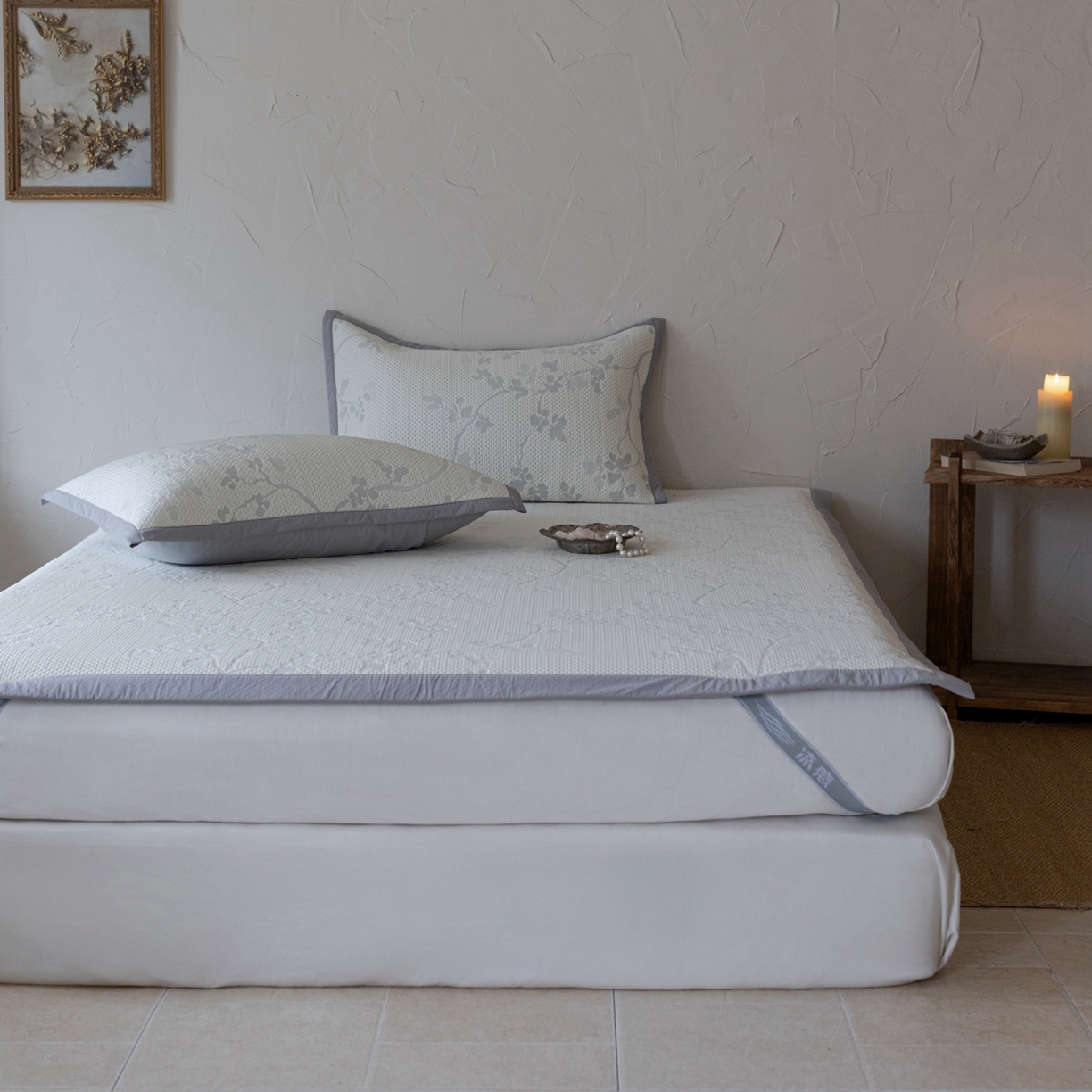 91家纺网 家纺一手货源 找家纺 云上 2026新款冷萃丝三明治凉感席凉席席子-花漾系列 花漾床席款-灰色