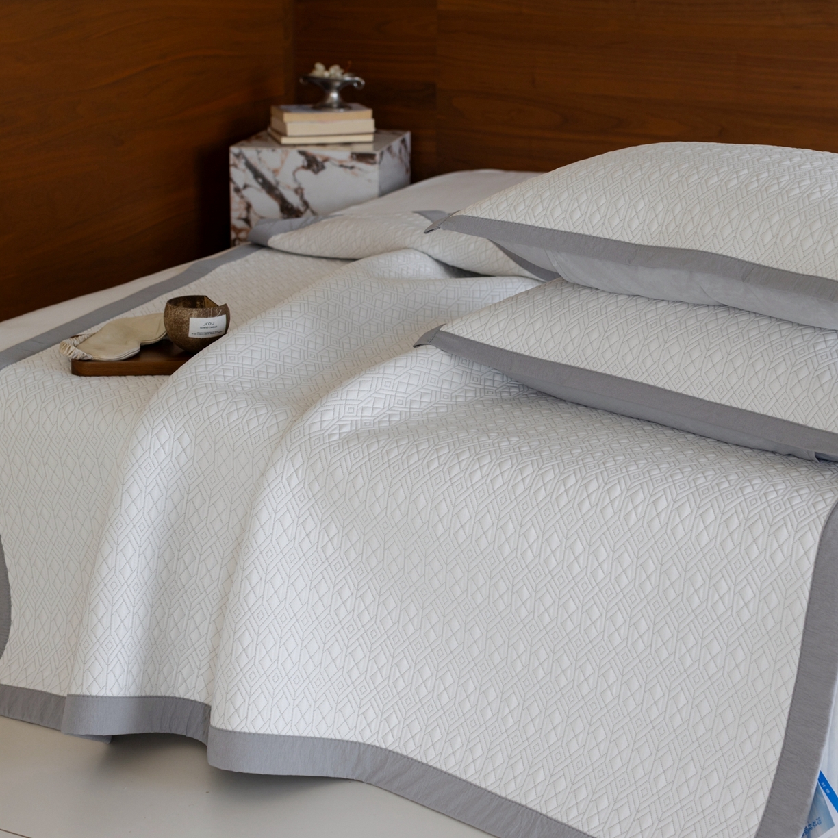 91家纺网 家纺一手货源 找家纺 云上 2026新款冷萃丝三明治凉感席凉席席子-几何系列 菱形床席-灰