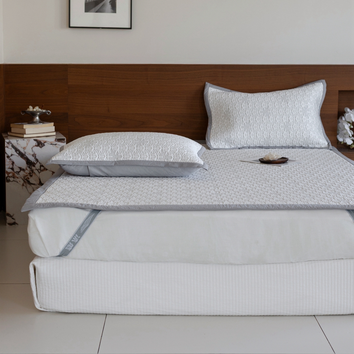 91家纺网 家纺一手货源 找家纺 云上 2026新款冷萃丝三明治凉感席凉席席子-几何系列 雪花床席-灰