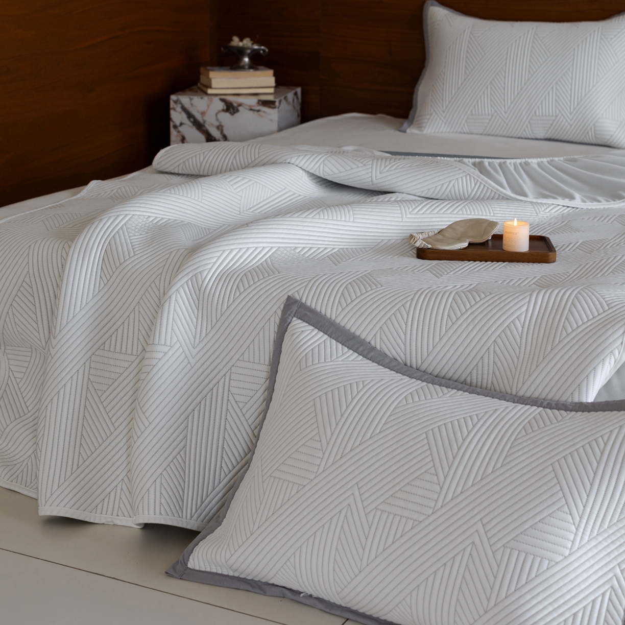 91家纺网 家纺一手货源 找家纺 云上 2026新款冷萃丝三明治凉感席凉席席子-几何系列 线条-床笠款