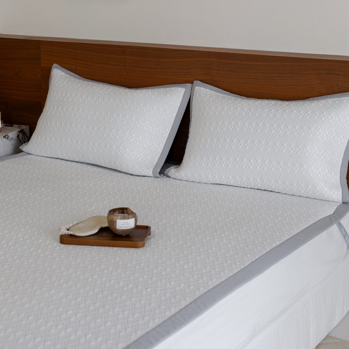 91家纺网 家纺一手货源 找家纺 云上 2026新款冷萃丝三明治凉感席凉席席子-几何系列 菱形床席-灰