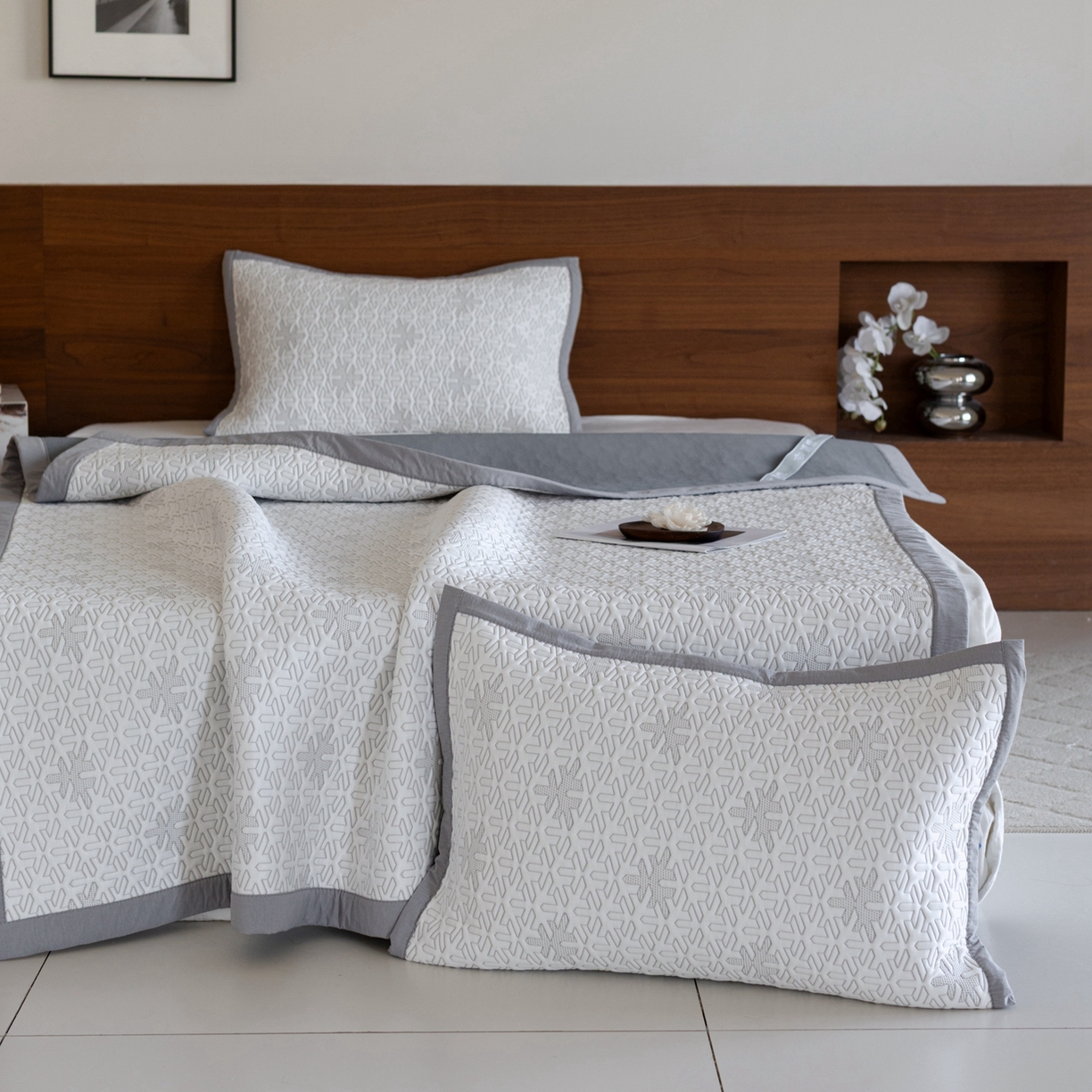 91家纺网 家纺一手货源 找家纺 云上 2026新款冷萃丝三明治凉感席凉席席子-几何系列 雪花床席-灰