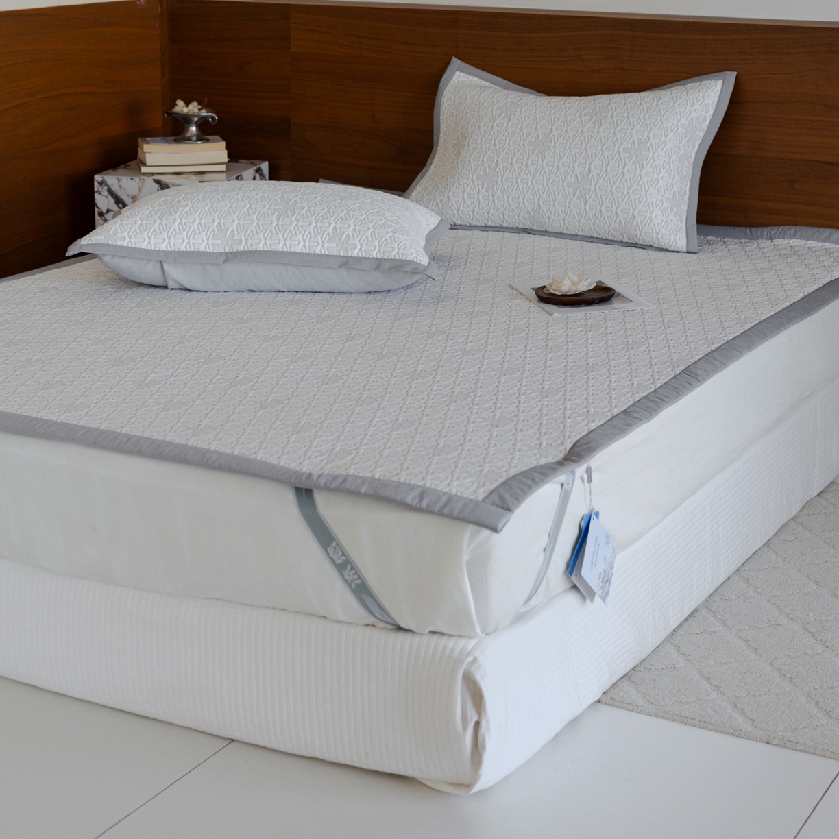 91家纺网 家纺一手货源 找家纺 云上 2026新款冷萃丝三明治凉感席凉席席子-几何系列 雪花床席-灰