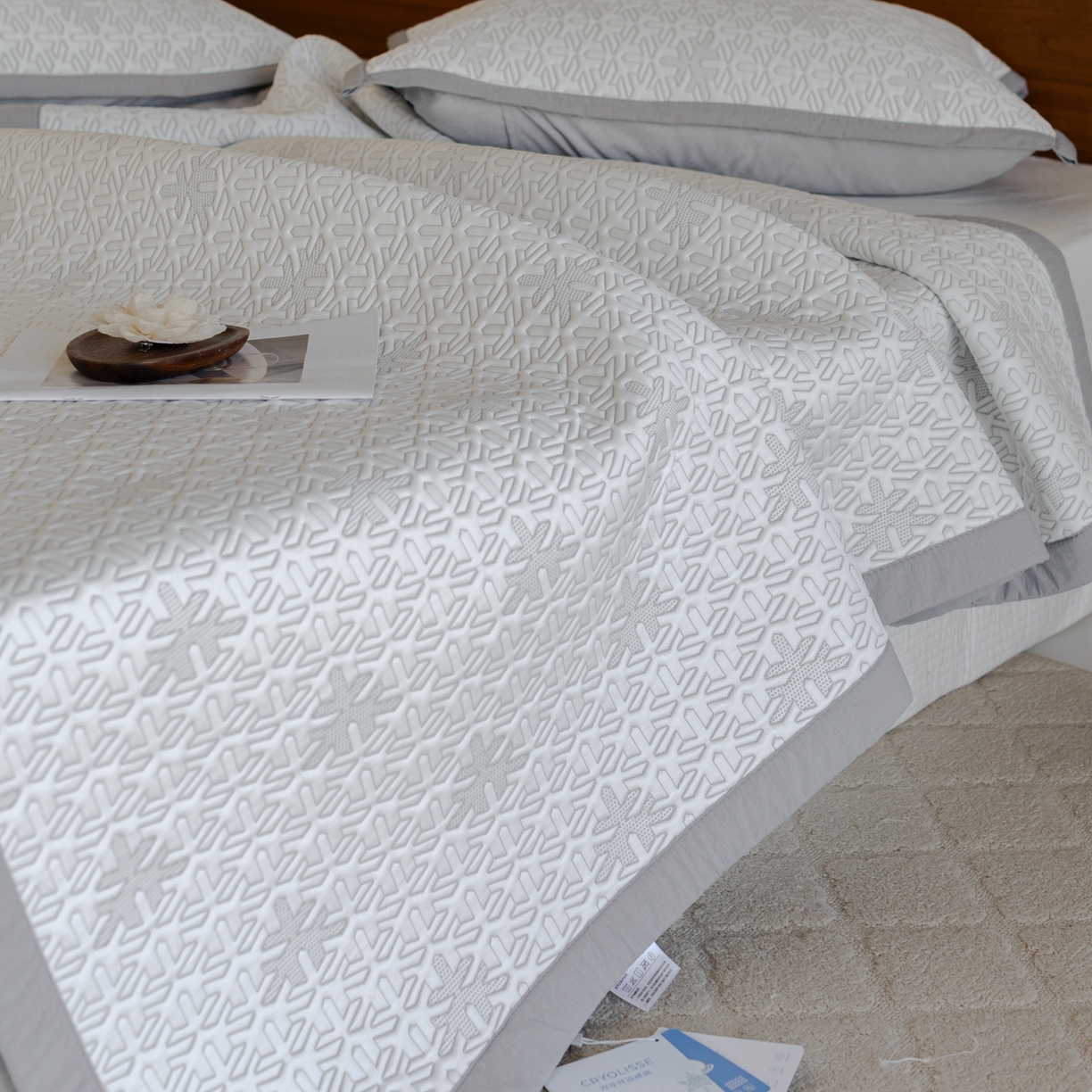 91家纺网 家纺一手货源 找家纺 云上 2026新款冷萃丝三明治凉感席凉席席子-几何系列 雪花床席-灰