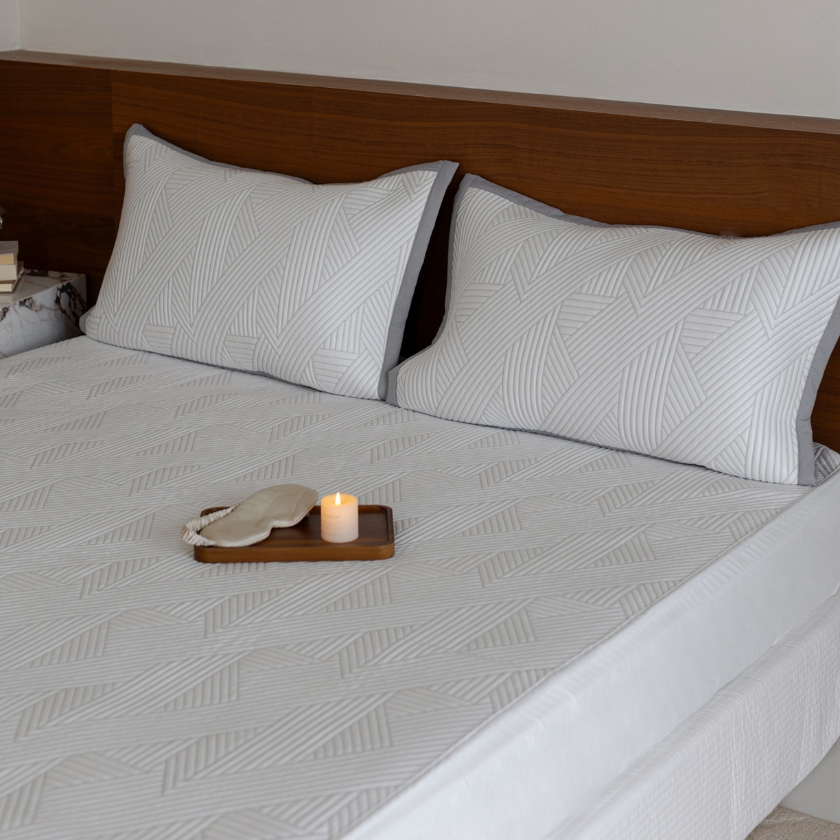 91家纺网 家纺一手货源 找家纺 云上 2026新款冷萃丝三明治凉感席凉席席子-几何系列 线条-床笠款