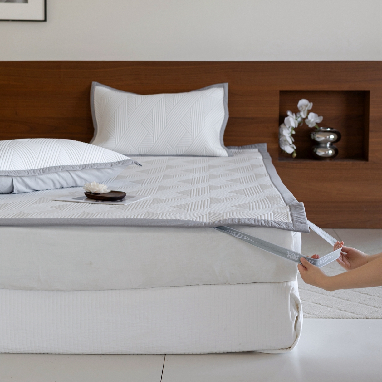 91家纺网 家纺一手货源 找家纺 云上 2026新款冷萃丝三明治凉感席凉席席子-几何系列 线条床席-灰