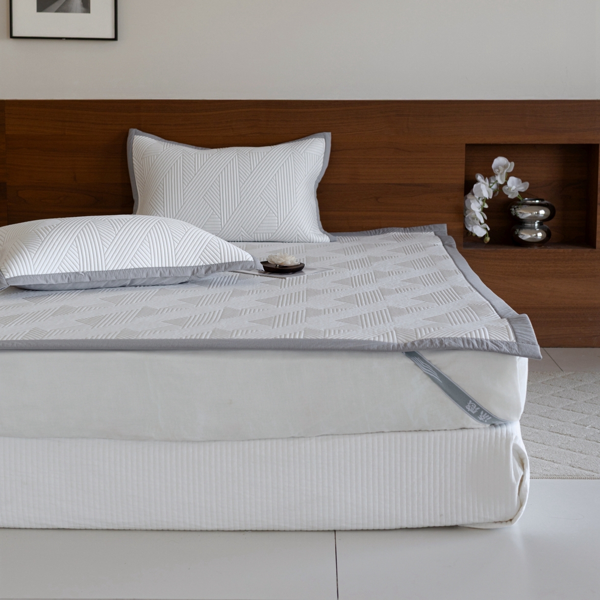 91家纺网 家纺一手货源 找家纺 云上 2026新款冷萃丝三明治凉感席凉席席子-几何系列 线条床席-灰