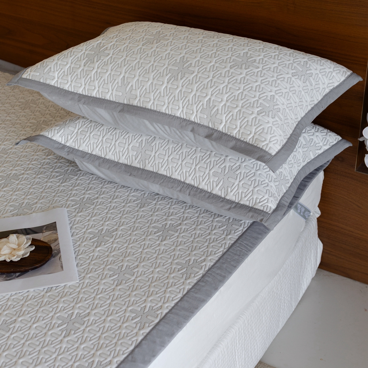 91家纺网 家纺一手货源 找家纺 云上 2026新款冷萃丝三明治凉感席凉席席子-几何系列 雪花床席-灰