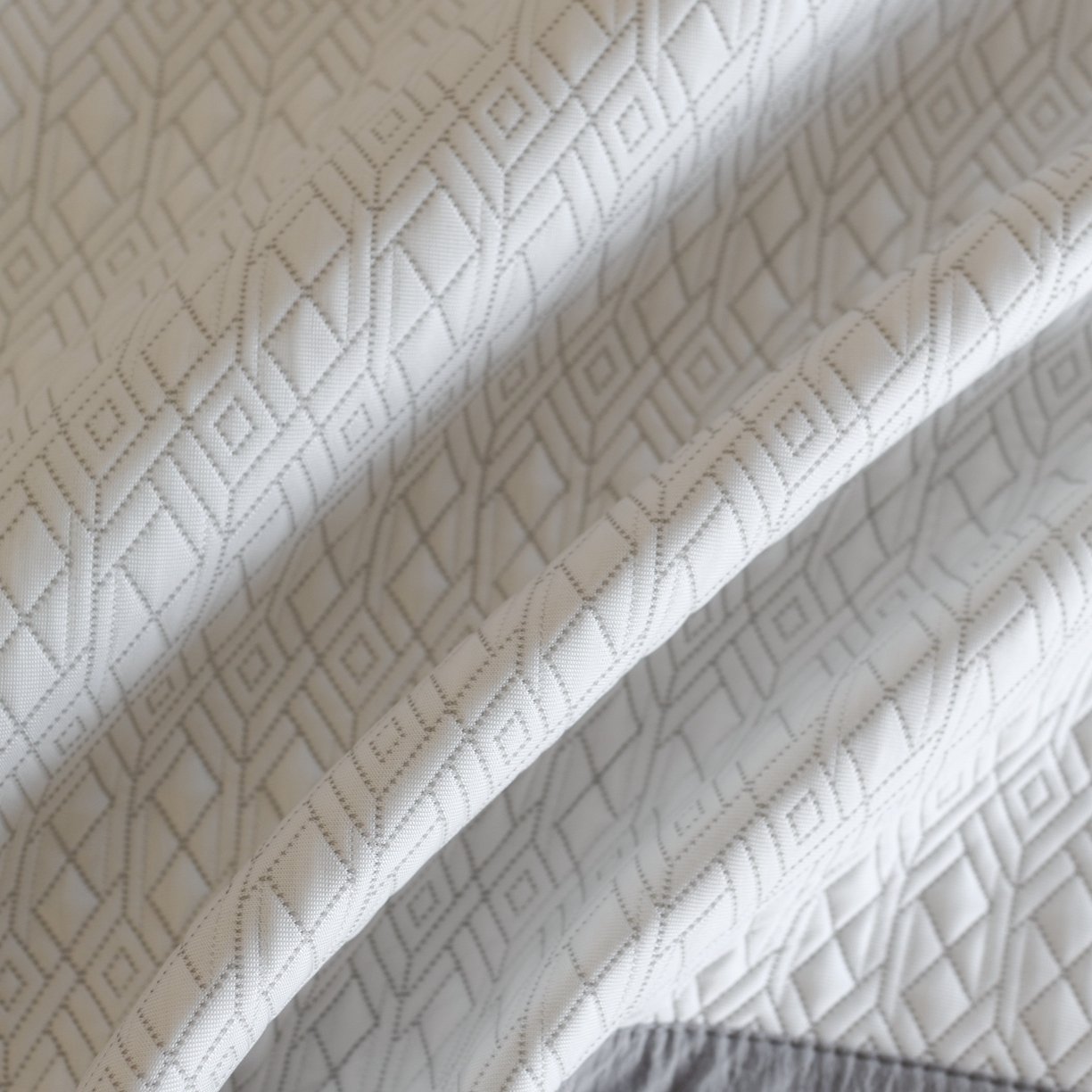 91家纺网 家纺一手货源 找家纺 云上 2026新款冷萃丝三明治凉感席凉席席子-几何系列 菱形床席-灰