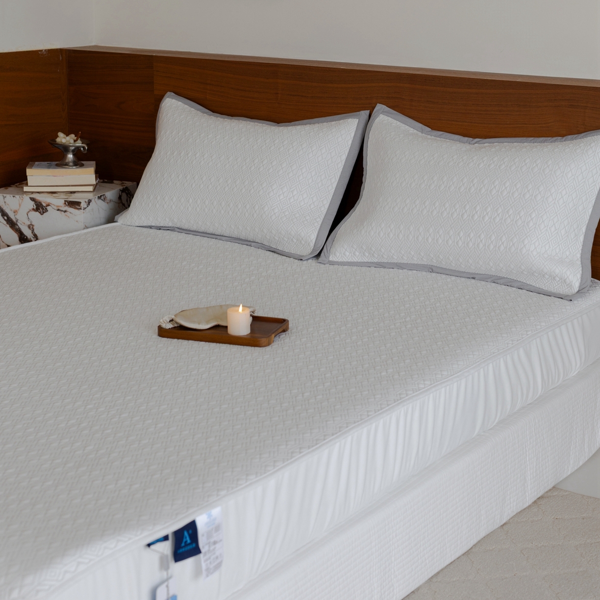 91家纺网 家纺一手货源 找家纺 云上 2026新款冷萃丝三明治凉感席凉席席子-几何系列 菱形-床笠款