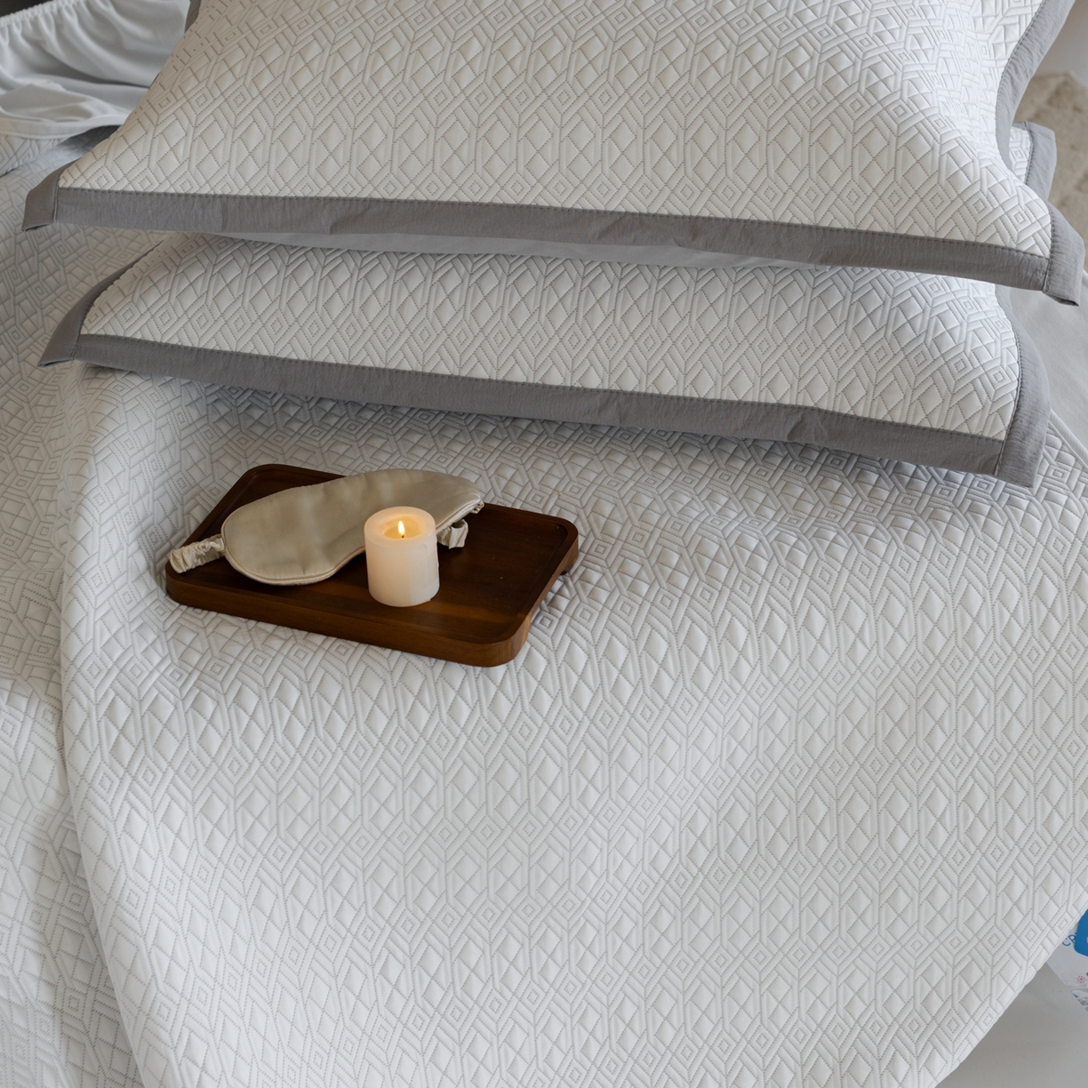 91家纺网 家纺一手货源 找家纺 云上 2026新款冷萃丝三明治凉感席凉席席子-几何系列 菱形-床笠款